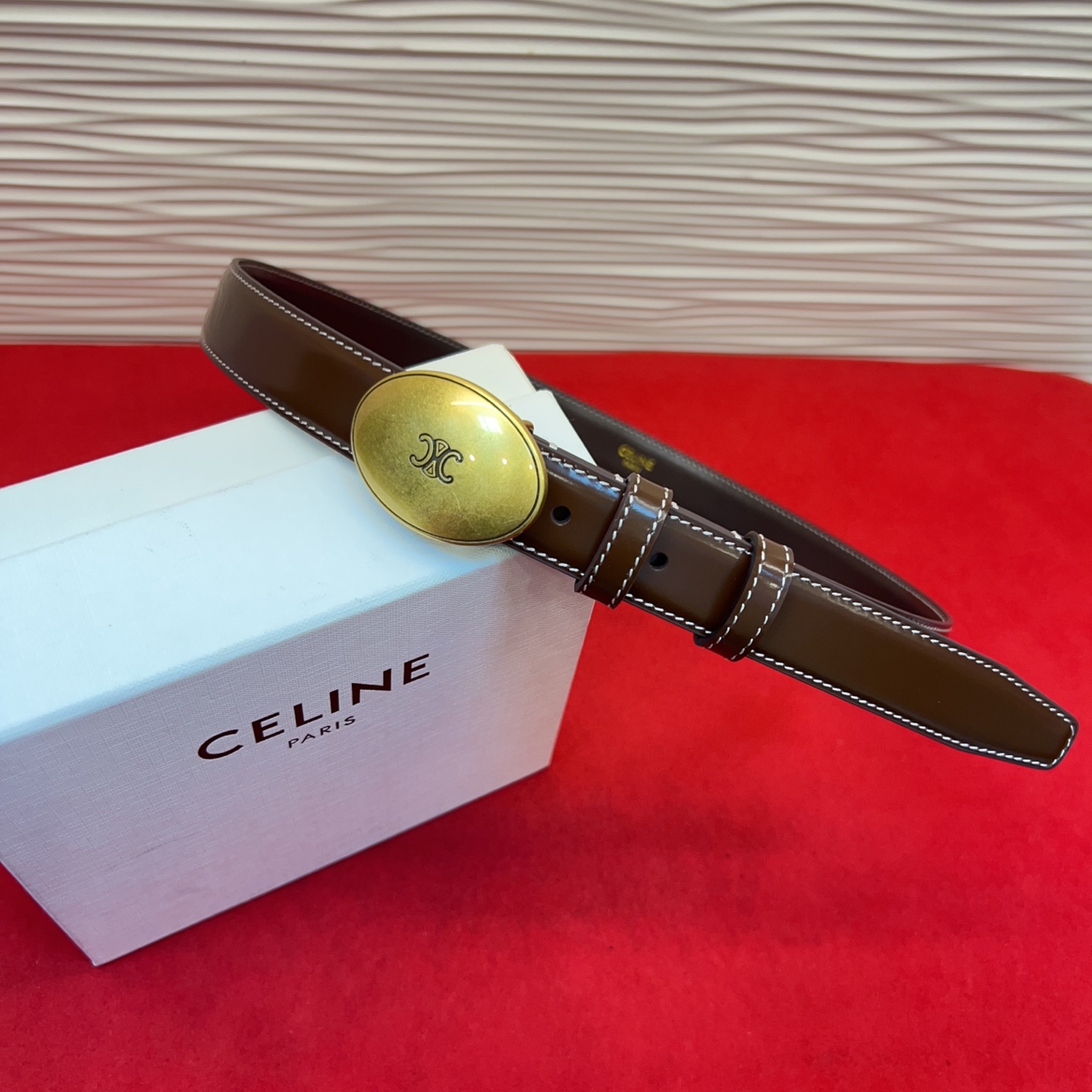 TEEN TRIOMPHE腰带荧光白纤细版型，可搭配经典西装外套、裙装，增添高雅气质2.5Cm。75一1