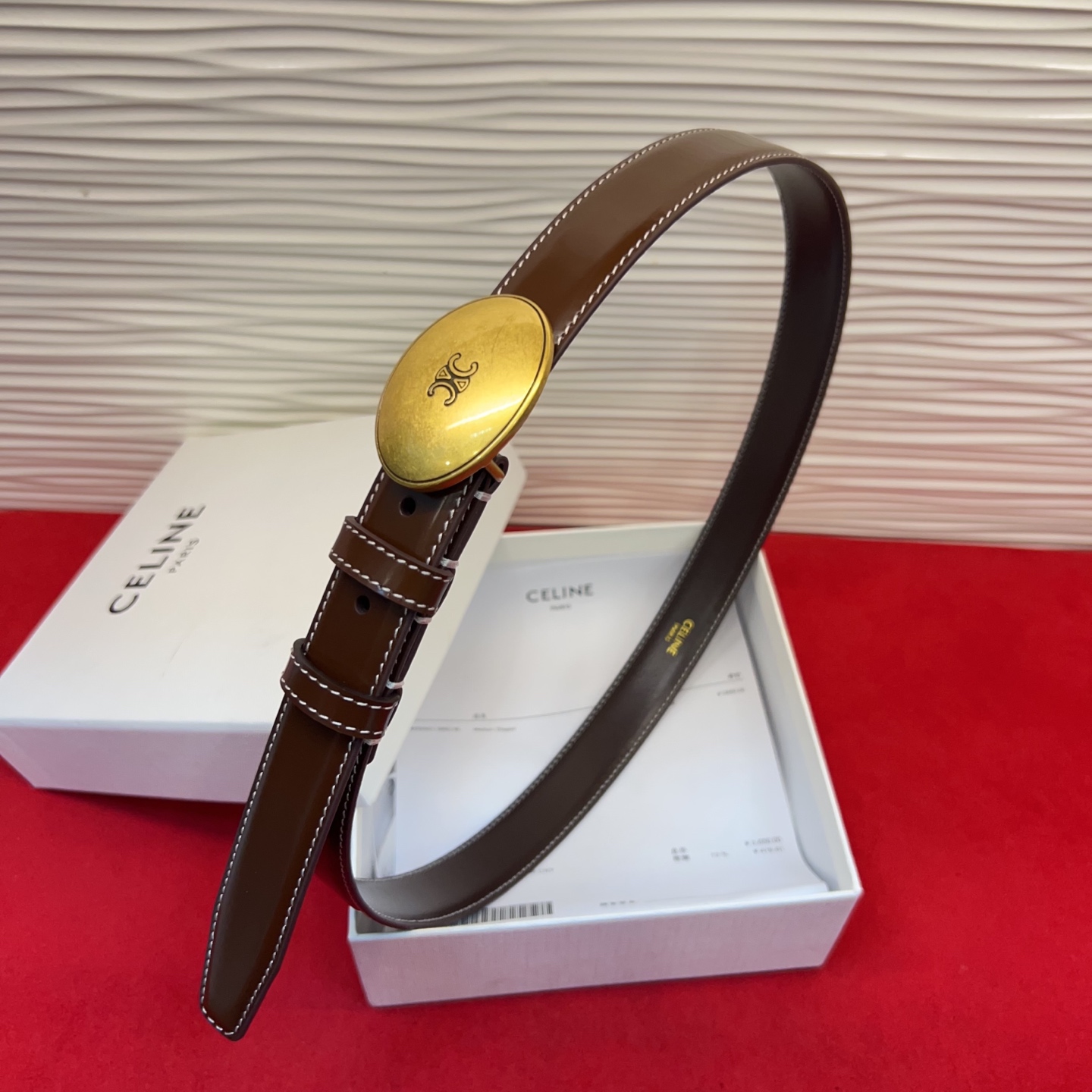 TEEN TRIOMPHE腰带荧光白纤细版型，可搭配经典西装外套、裙装，增添高雅气质2.5Cm。75一1