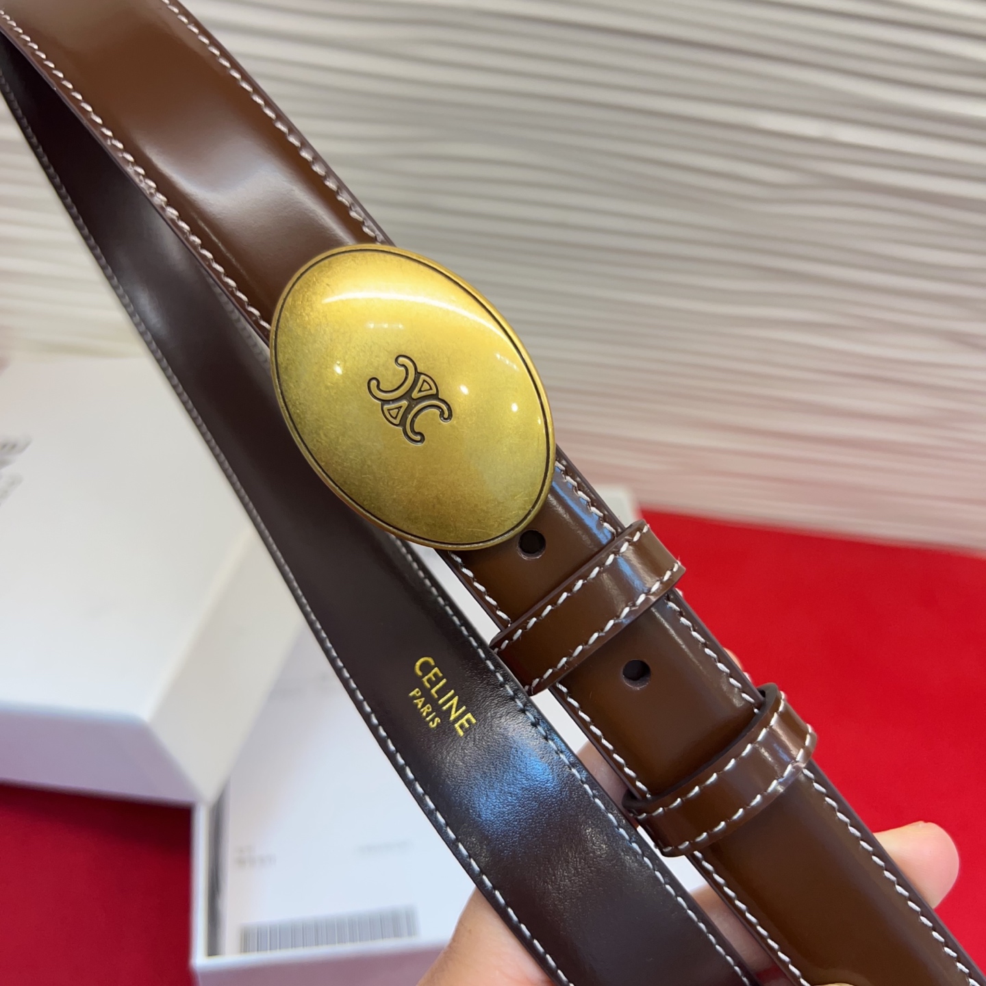 TEEN TRIOMPHE腰带荧光白纤细版型，可搭配经典西装外套、裙装，增添高雅气质2.5Cm。75一1