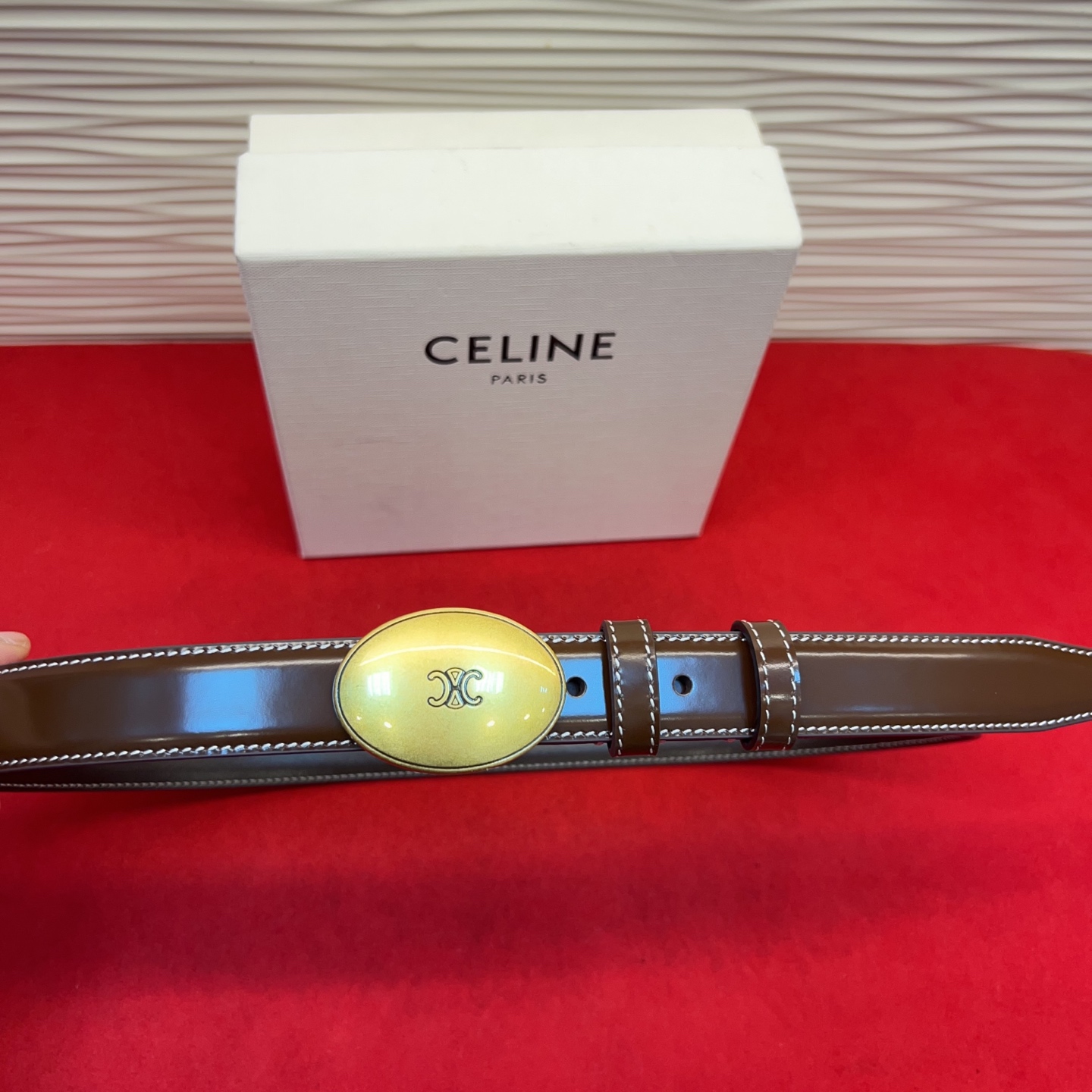 TEEN TRIOMPHE腰带荧光白纤细版型，可搭配经典西装外套、裙装，增添高雅气质2.5Cm。75一1