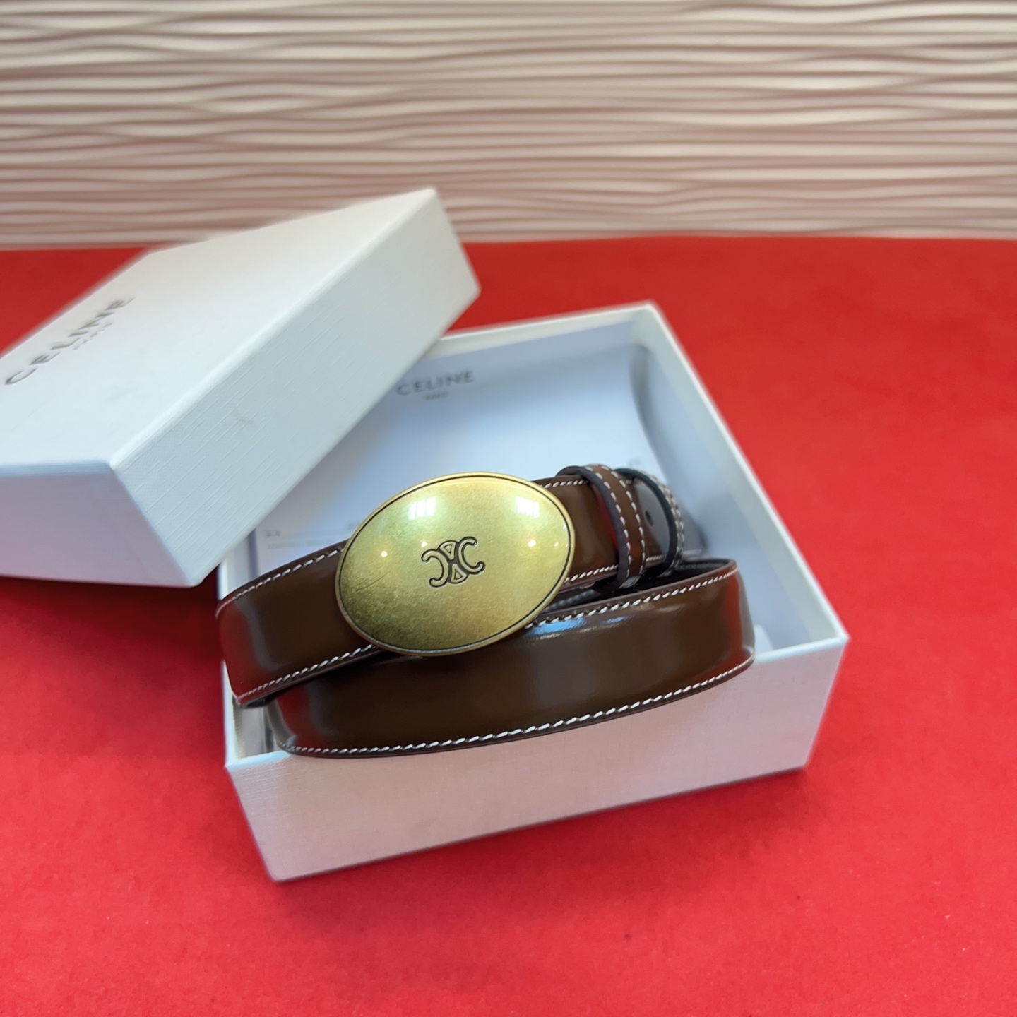 TEEN TRIOMPHE腰带荧光白纤细版型，可搭配经典西装外套、裙装，增添高雅气质2.5Cm。75一1