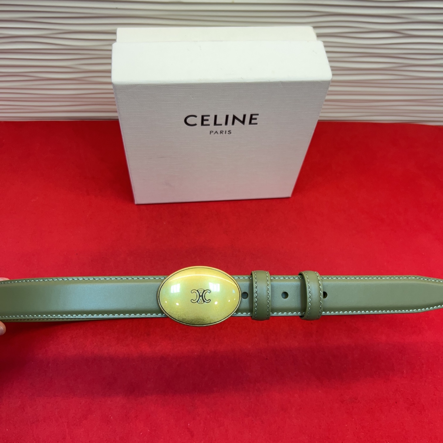 TEEN TRIOMPHE腰带荧光白纤细版型，可搭配经典西装外套、裙装，增添高雅气质2.5Cm。75一1