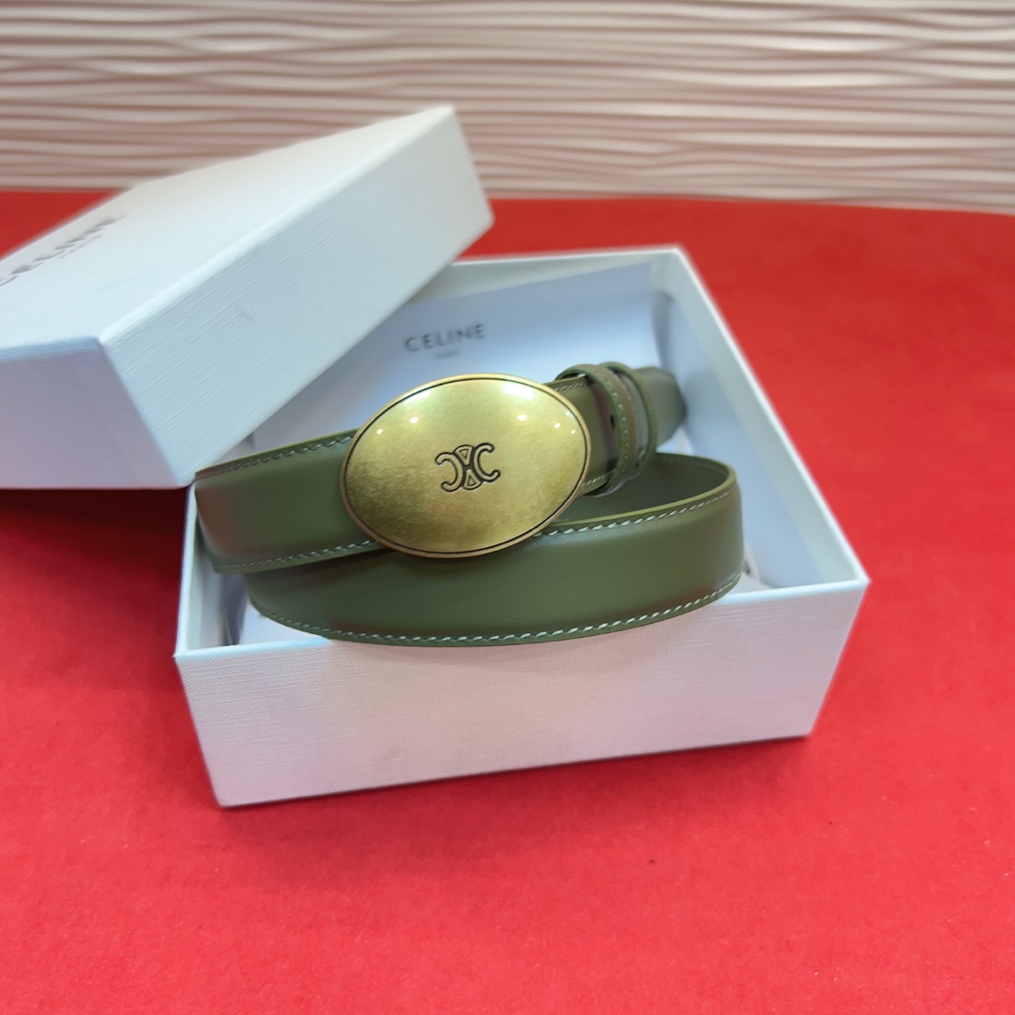 TEEN TRIOMPHE腰带荧光白纤细版型，可搭配经典西装外套、裙装，增添高雅气质2.5Cm。75一1