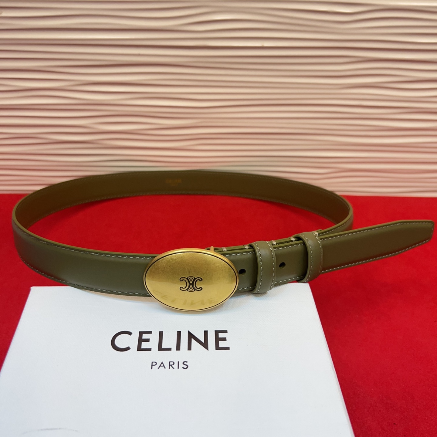 TEEN TRIOMPHE腰带荧光白纤细版型，可搭配经典西装外套、裙装，增添高雅气质2.5Cm。75一1