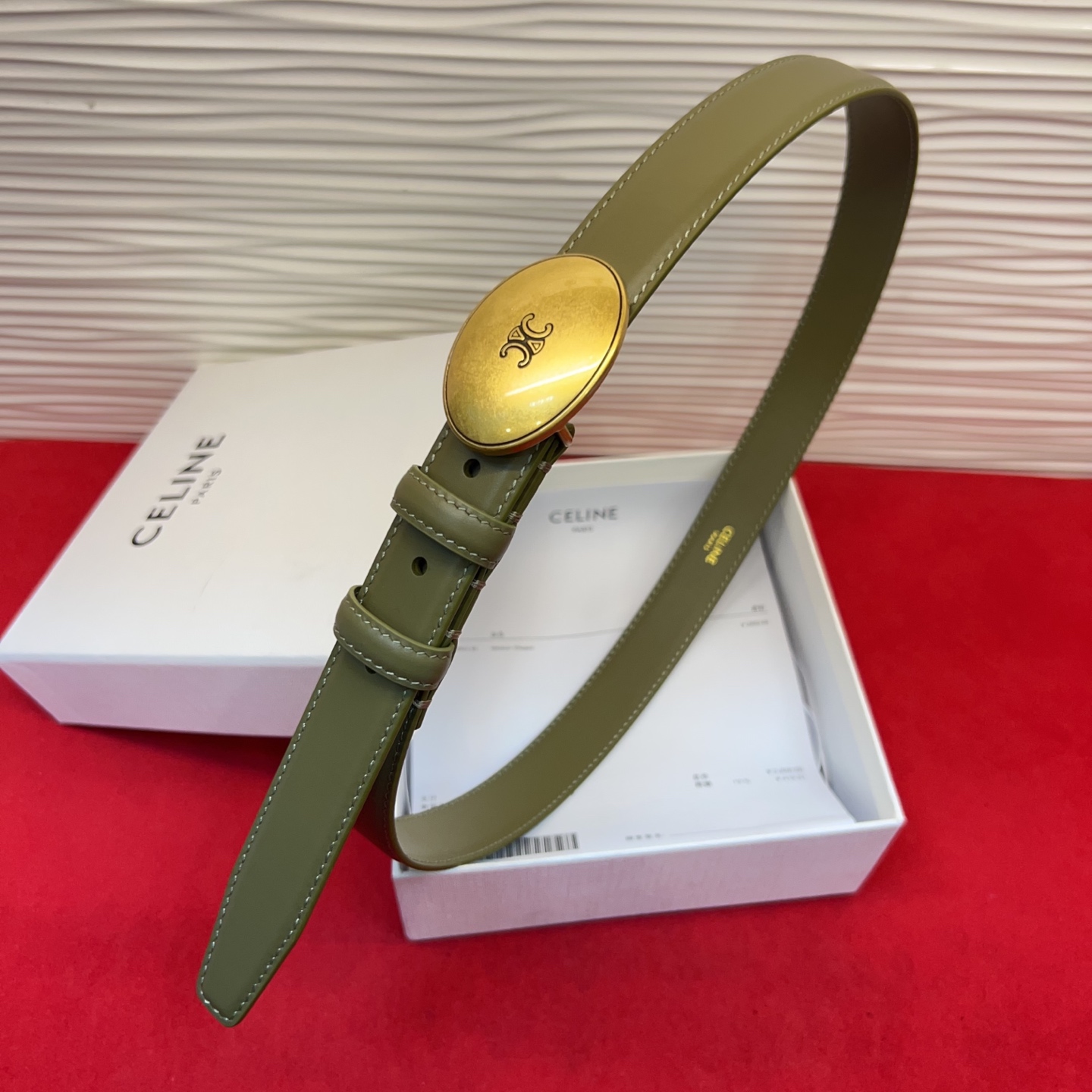 TEEN TRIOMPHE腰带荧光白纤细版型，可搭配经典西装外套、裙装，增添高雅气质2.5Cm。75一1