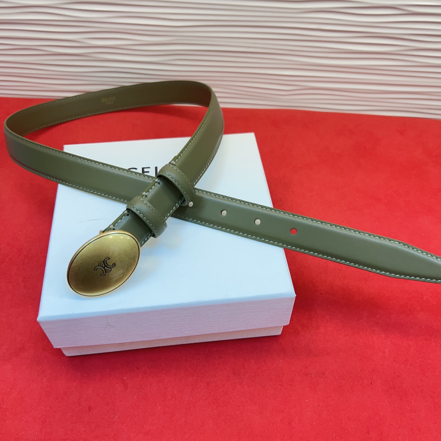 TEEN TRIOMPHE腰带荧光白纤细版型，可搭配经典西装外套、裙装，增添高雅气质2.5Cm。75一1