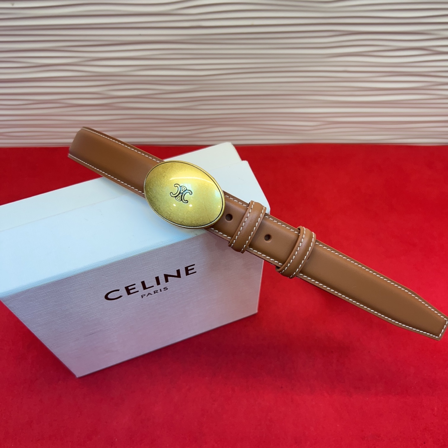 TEEN TRIOMPHE腰带荧光白纤细版型，可搭配经典西装外套、裙装，增添高雅气质2.5Cm。75一1