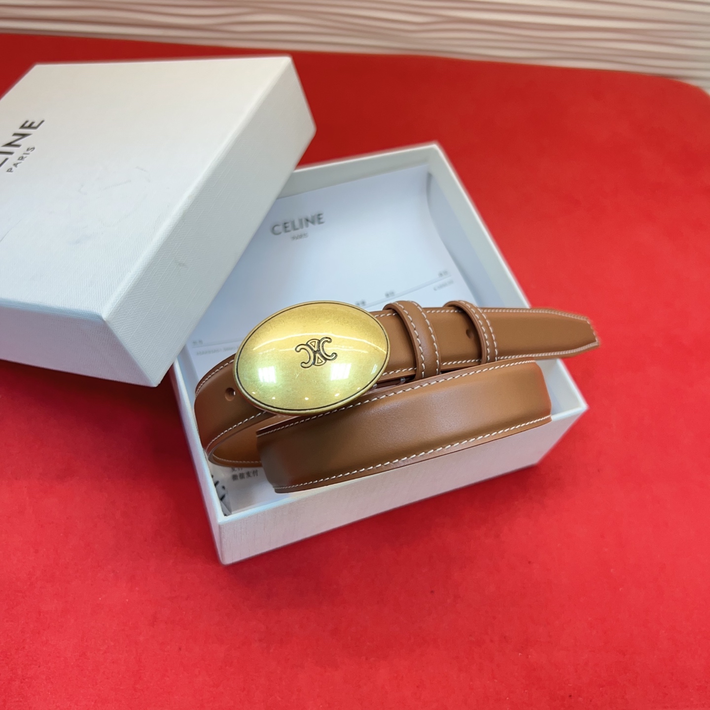 TEEN TRIOMPHE腰带荧光白纤细版型，可搭配经典西装外套、裙装，增添高雅气质2.5Cm。75一1