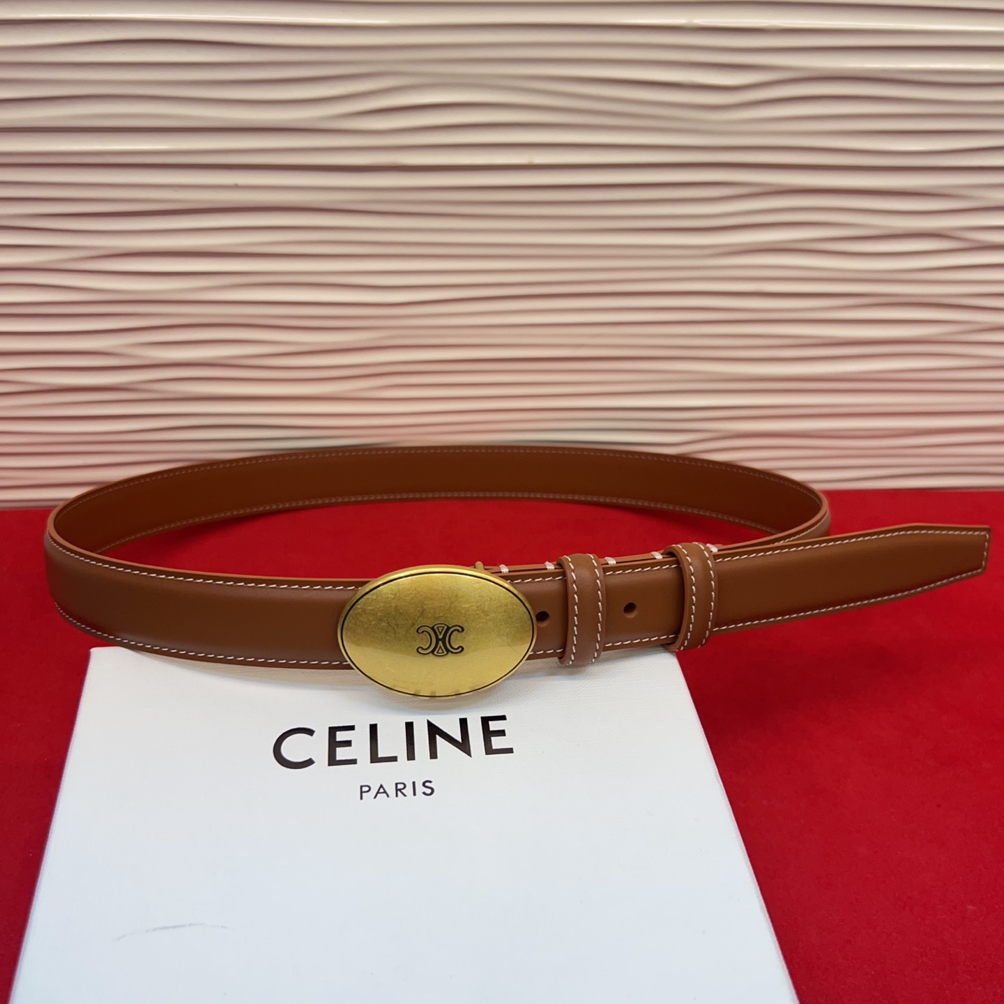 TEEN TRIOMPHE腰带荧光白纤细版型，可搭配经典西装外套、裙装，增添高雅气质2.5Cm。75一1