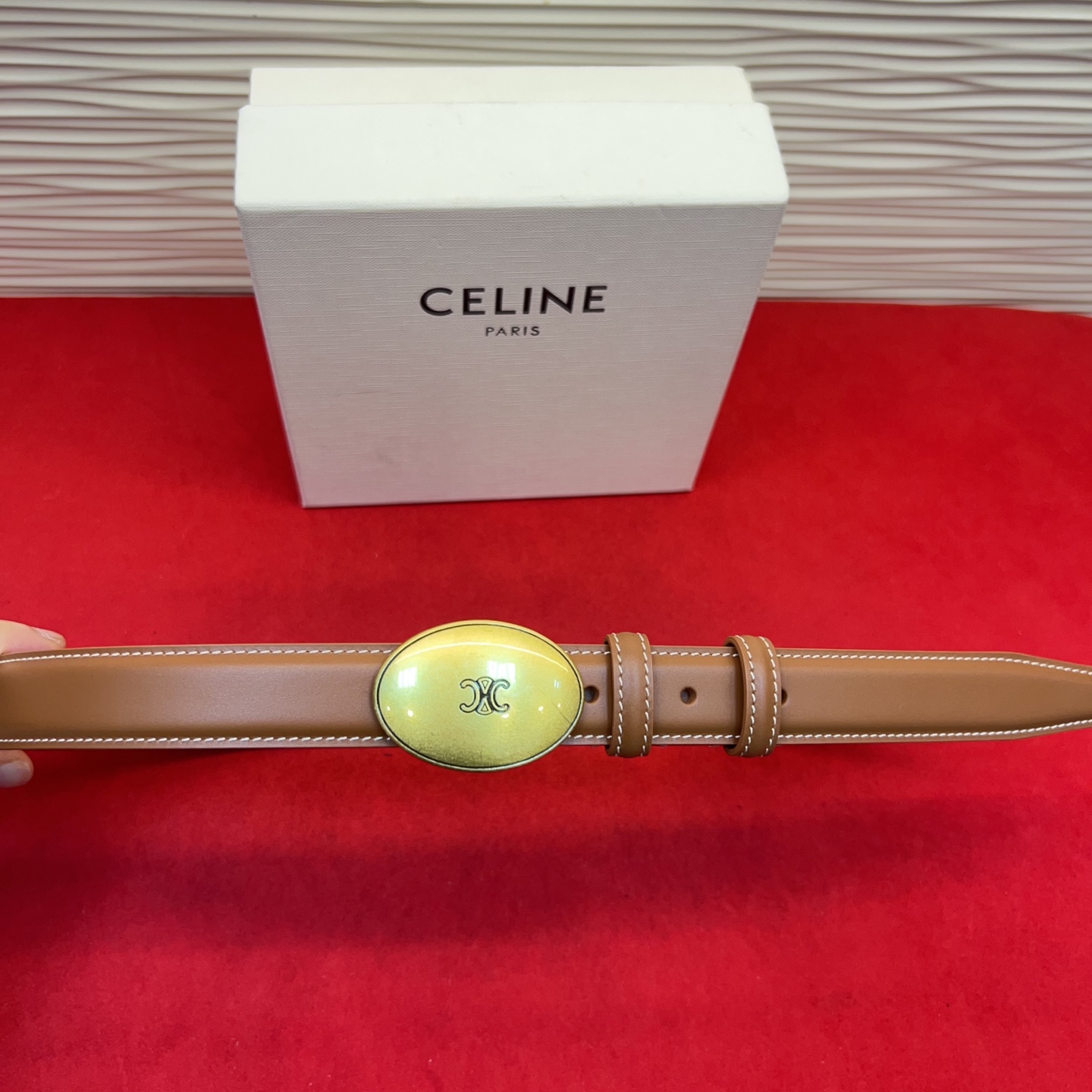 TEEN TRIOMPHE腰带荧光白纤细版型，可搭配经典西装外套、裙装，增添高雅气质2.5Cm。75一1