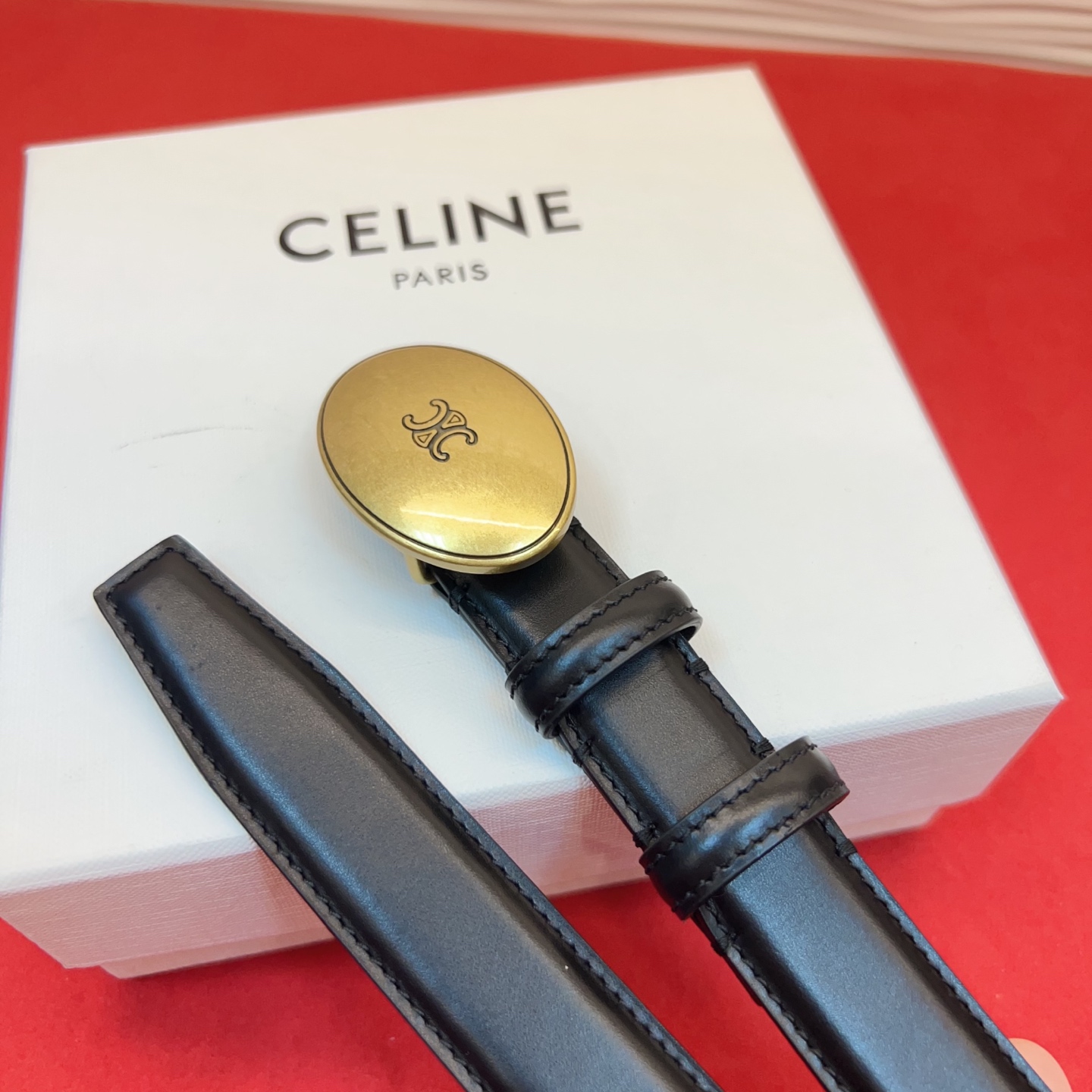 TEEN TRIOMPHE腰带荧光白纤细版型，可搭配经典西装外套、裙装，增添高雅气质2.5Cm。75一1