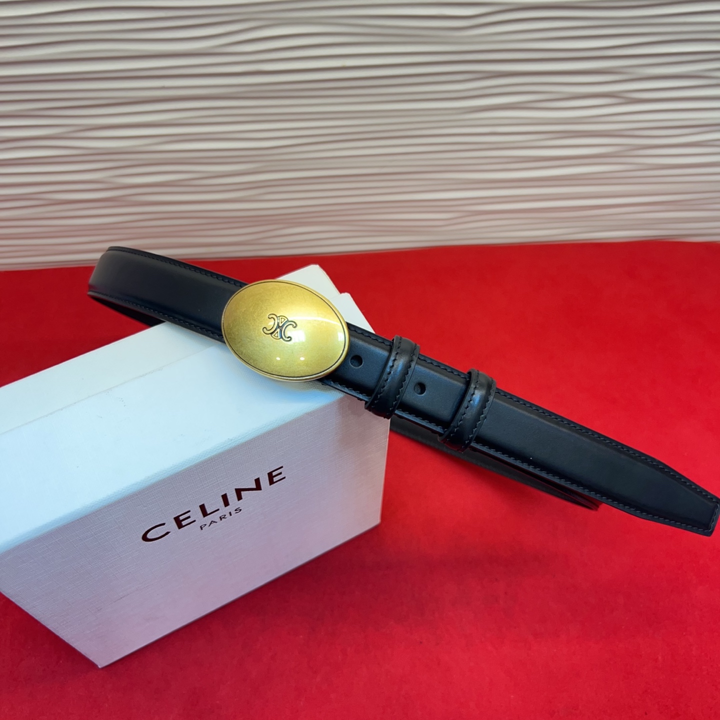 TEEN TRIOMPHE腰带荧光白纤细版型，可搭配经典西装外套、裙装，增添高雅气质2.5Cm。75一1