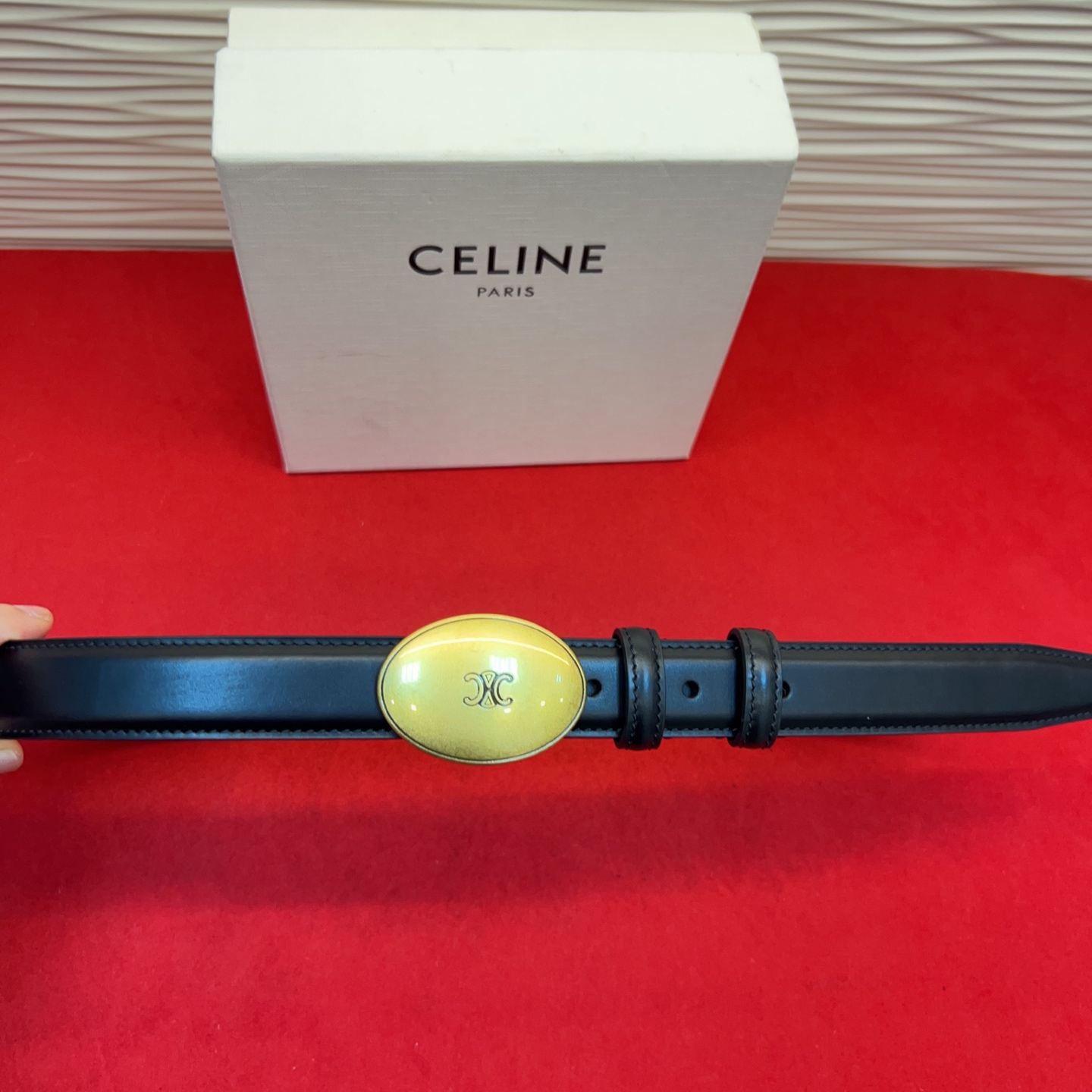 TEEN TRIOMPHE腰带荧光白纤细版型，可搭配经典西装外套、裙装，增添高雅气质2.5Cm。75一1