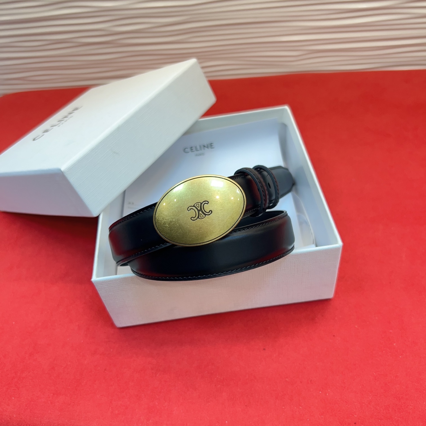 TEEN TRIOMPHE腰带荧光白纤细版型，可搭配经典西装外套、裙装，增添高雅气质2.5Cm。75一1