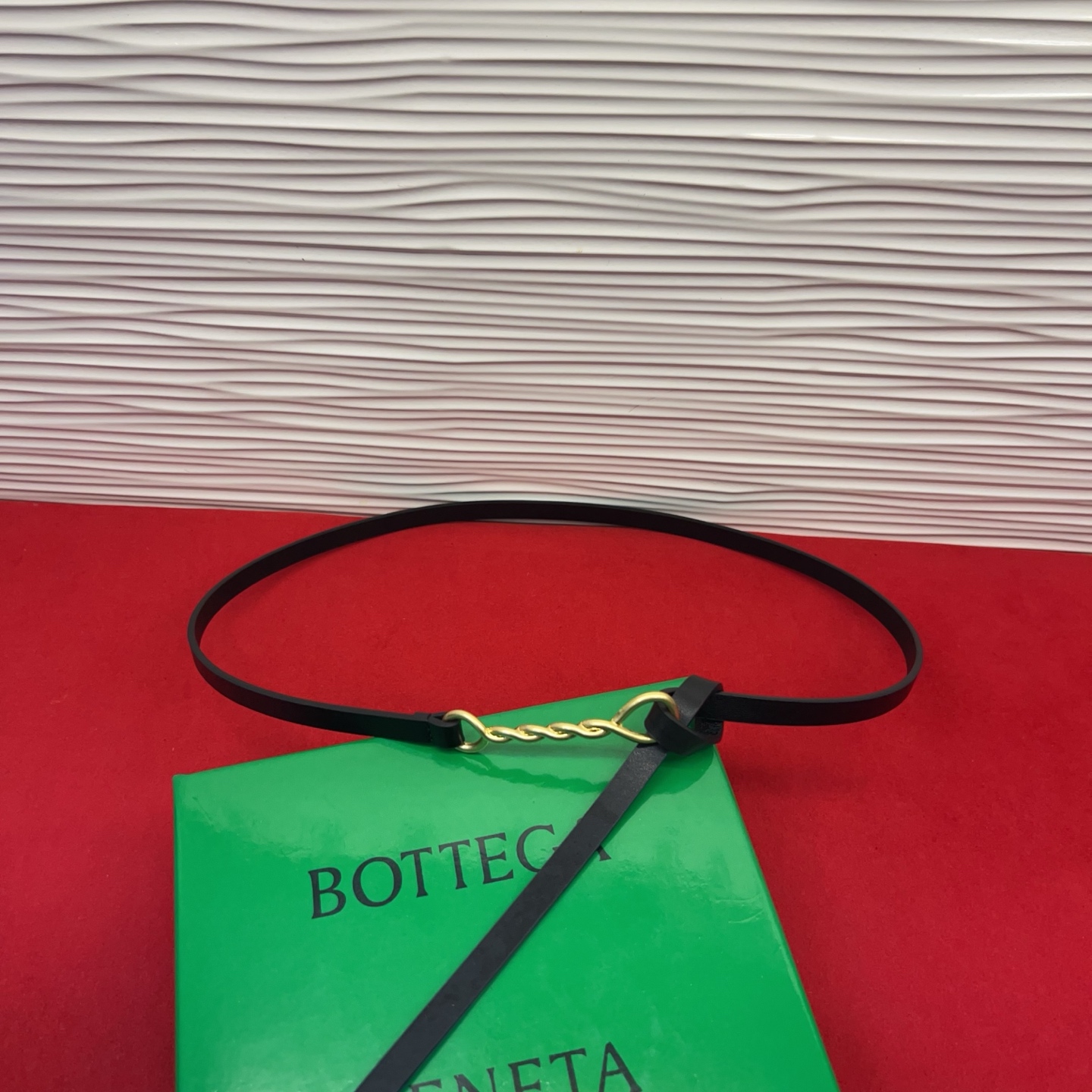 进口皮 板扣独特风格设计 柔软胎小牛皮皮料 众多明星推荐 复古洋气 头层牛皮宽度1.0均码