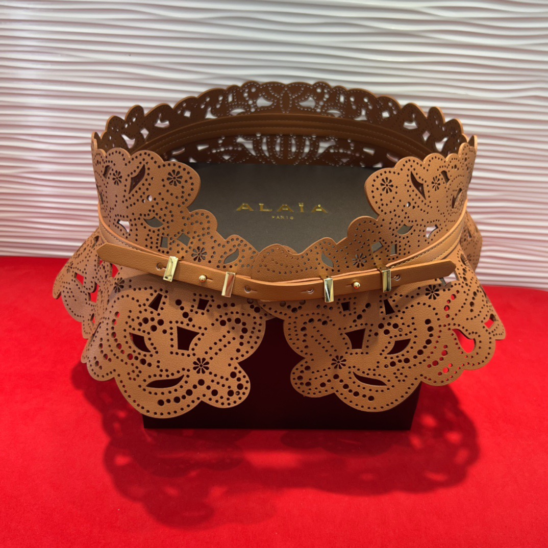 Alaia 阿来莱 腰封 品牌标志性的镂空雕花工艺-Top High Quatity Cheap Sneakers Fashion Clothing Clothes Bags handbags Shoes of all Brand wholesale With The best Quality And Beautiful Price from China Factory Chinese suppliers wholesaler seller Alaia 阿来莱 腰封 品牌标志性的镂空雕花工艺