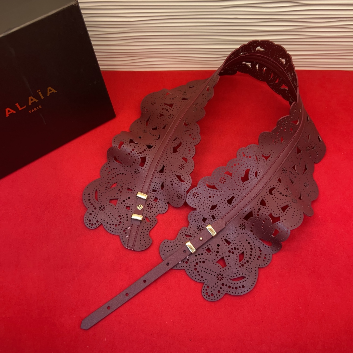 Alaia 阿来莱 腰封 品牌标志性的镂空雕花工艺-Top High Quatity Cheap Sneakers Fashion Clothing Clothes Bags handbags Shoes of all Brand wholesale With The best Quality And Beautiful Price from China Factory Chinese suppliers wholesaler seller Alaia 阿来莱 腰封 品牌标志性的镂空雕花工艺