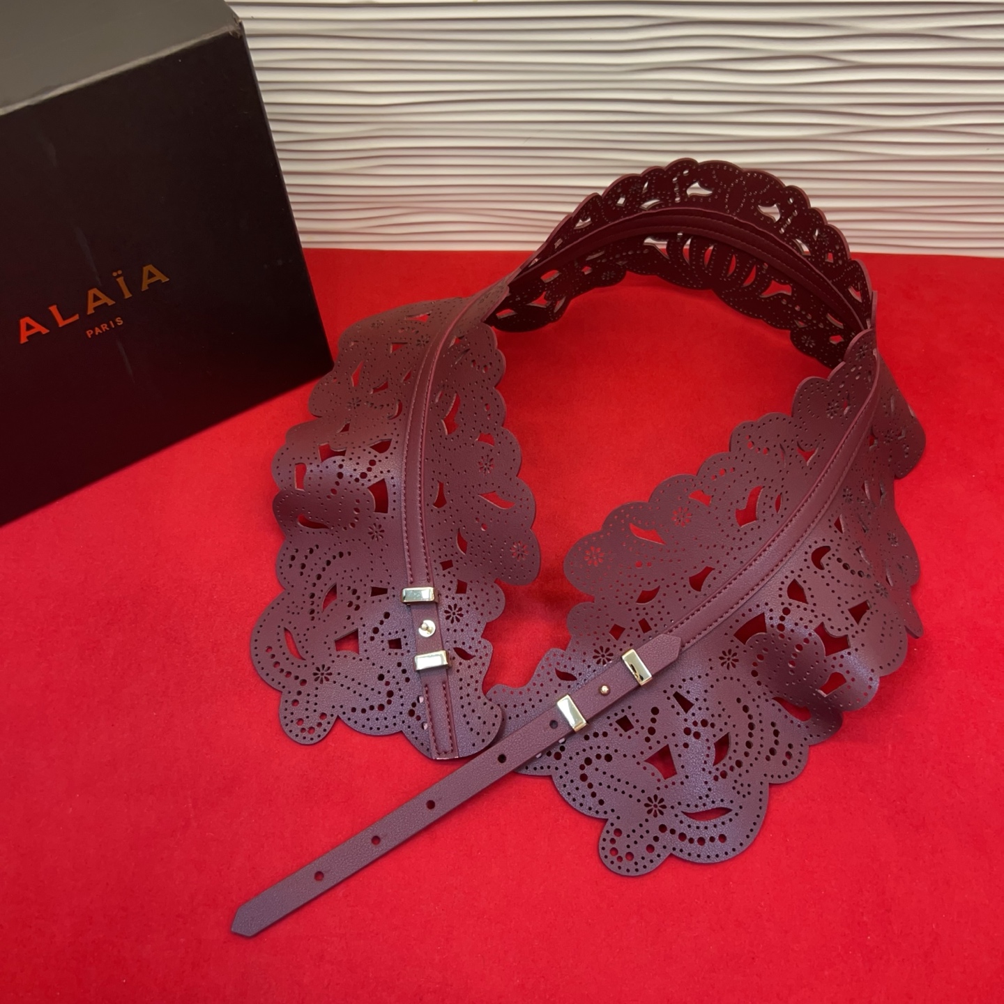 Alaia 阿来莱 腰封 品牌标志性的镂空雕花工艺-Top High Quatity Cheap Sneakers Fashion Clothing Clothes Bags handbags Shoes of all Brand wholesale With The best Quality And Beautiful Price from China Factory Chinese suppliers wholesaler seller Alaia 阿来莱 腰封 品牌标志性的镂空雕花工艺