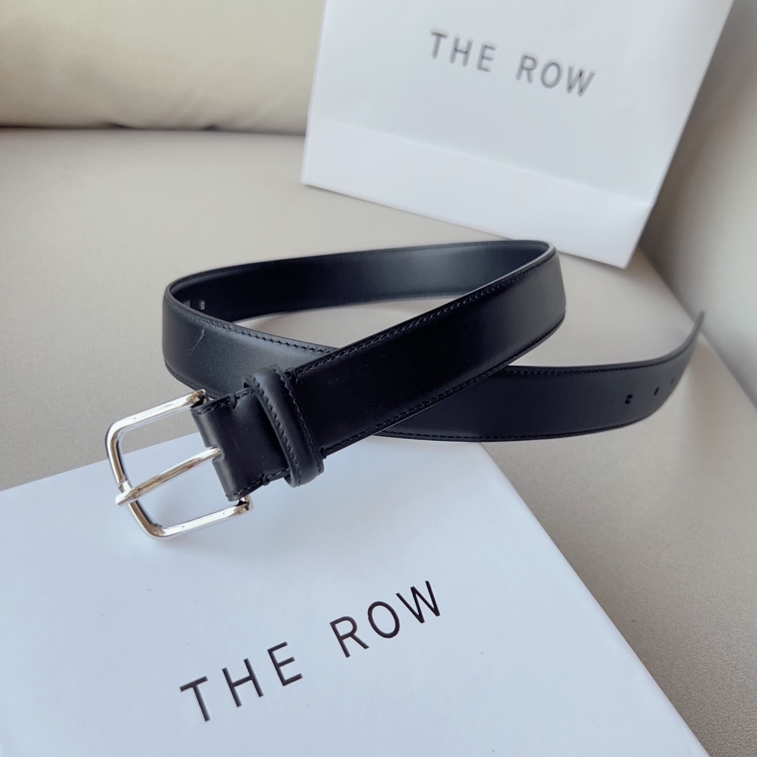 THE ROW该品牌的设计灵感源自他们对波西米亚风格以及精美奢华风的喜爱