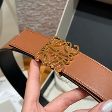 新款女士腰带EWE 意威经典LOGO腰带实用性很强光滑小牛皮双面腰带,配有EWE Anagram搭扣腰带 新款女士腰带EWE 意威经典LOGO腰带实用性很强光滑小牛皮双面腰带,配有EWE Anagram搭扣腰带