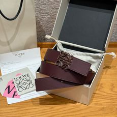 新款女士腰带EWE 意威经典LOGO腰带实用性很强光滑小牛皮双面腰带,配有EWE Anagram搭扣腰带 新款女士腰带EWE 意威经典LOGO腰带实用性很强光滑小牛皮双面腰带,配有EWE Anagram搭扣腰带