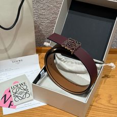 新款女士腰带EWE 意威经典LOGO腰带实用性很强光滑小牛皮双面腰带,配有EWE Anagram搭扣腰带 新款女士腰带EWE 意威经典LOGO腰带实用性很强光滑小牛皮双面腰带,配有EWE Anagram搭扣腰带