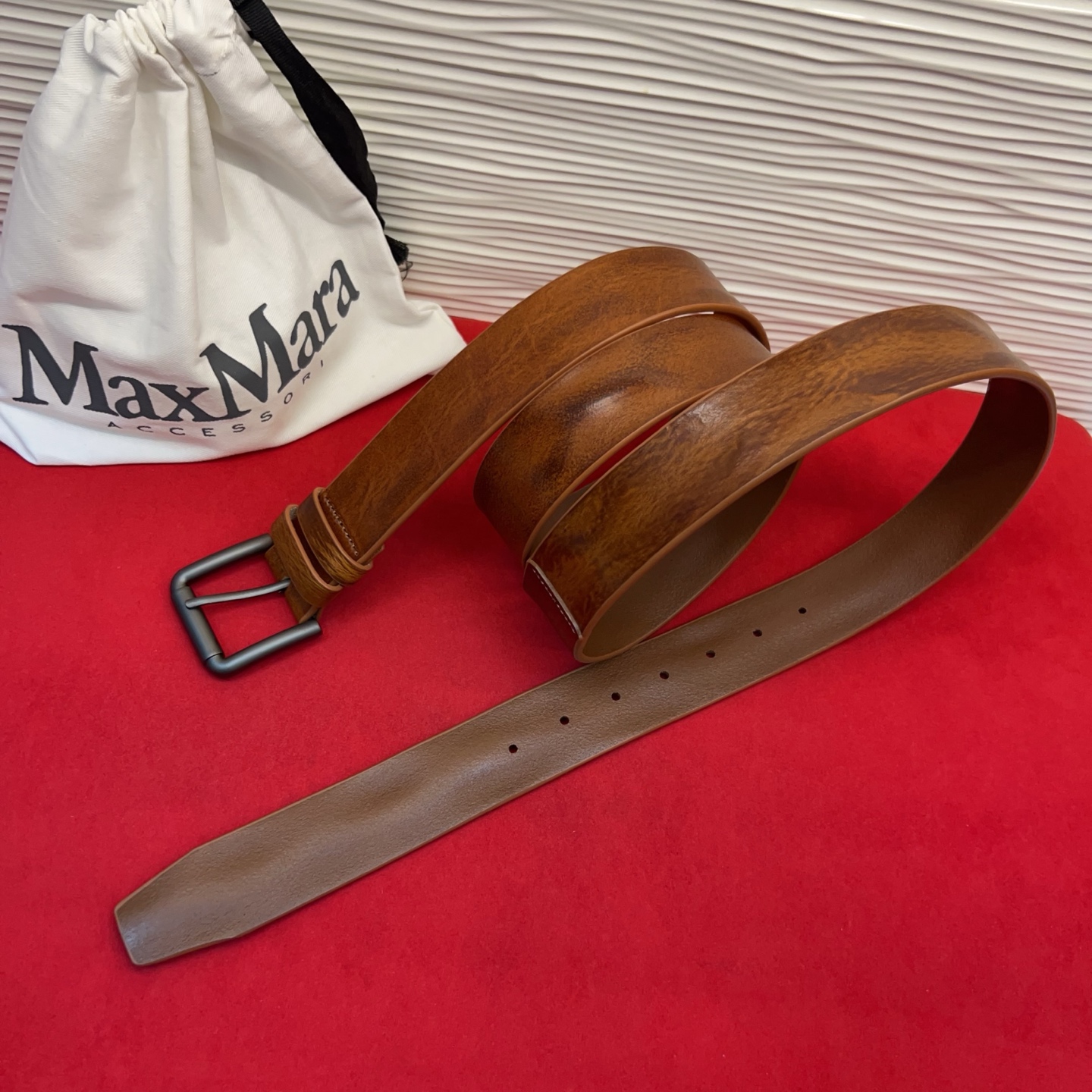 Maxmara超长意大利牛皮腰带贯穿整个系列的搭配造型！简约、大气、知性（咖啡、枣红、棕黄）S/168 