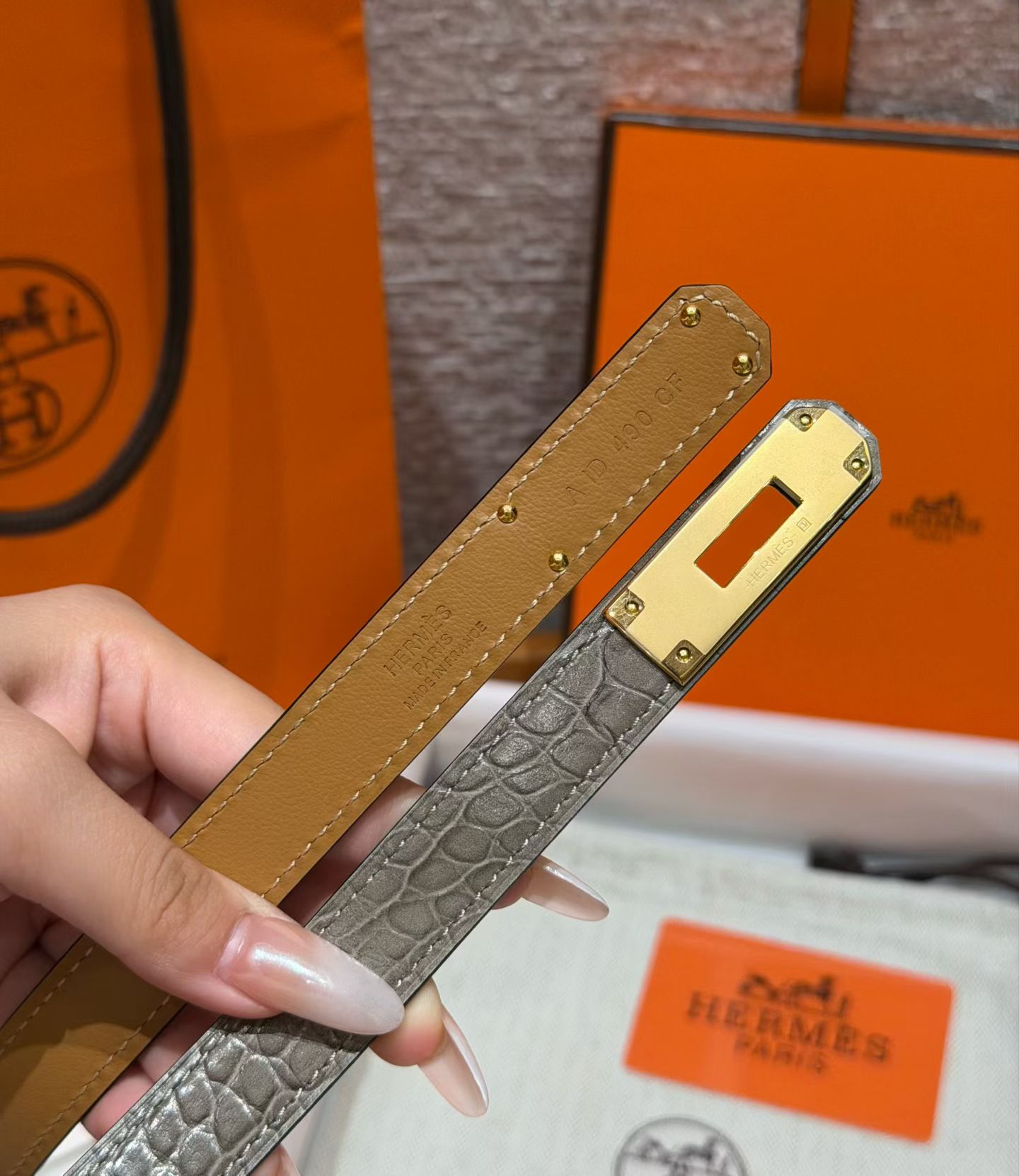 鳄鱼压纹Epsom小牛皮腰带 搭配Kelly皮带扣-Chinese UA Cheap High Quatity Brand Clothes Bags handbags Sneakers wholesale wholesaler seller from China Factory suppliers Fashion Clothing Shoes best Quality Beautiful Price 鳄鱼压纹Epsom小牛皮腰带 搭配Kelly皮带扣