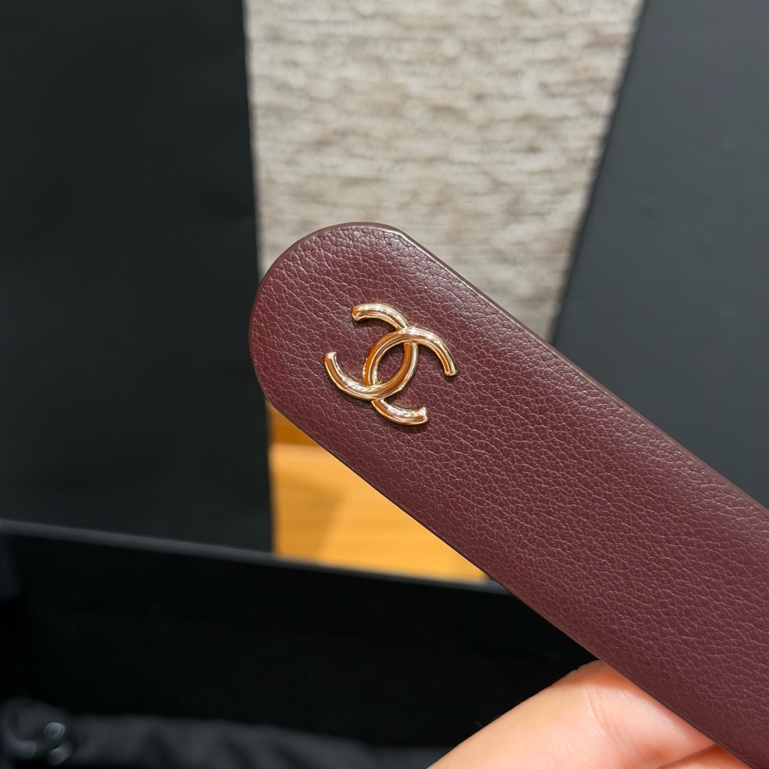 香家✨LEATHER BELT 30mm 皮质腰带小牛皮与金属，多配色可选，镂空圆环金属针扣搭配双C皮袢