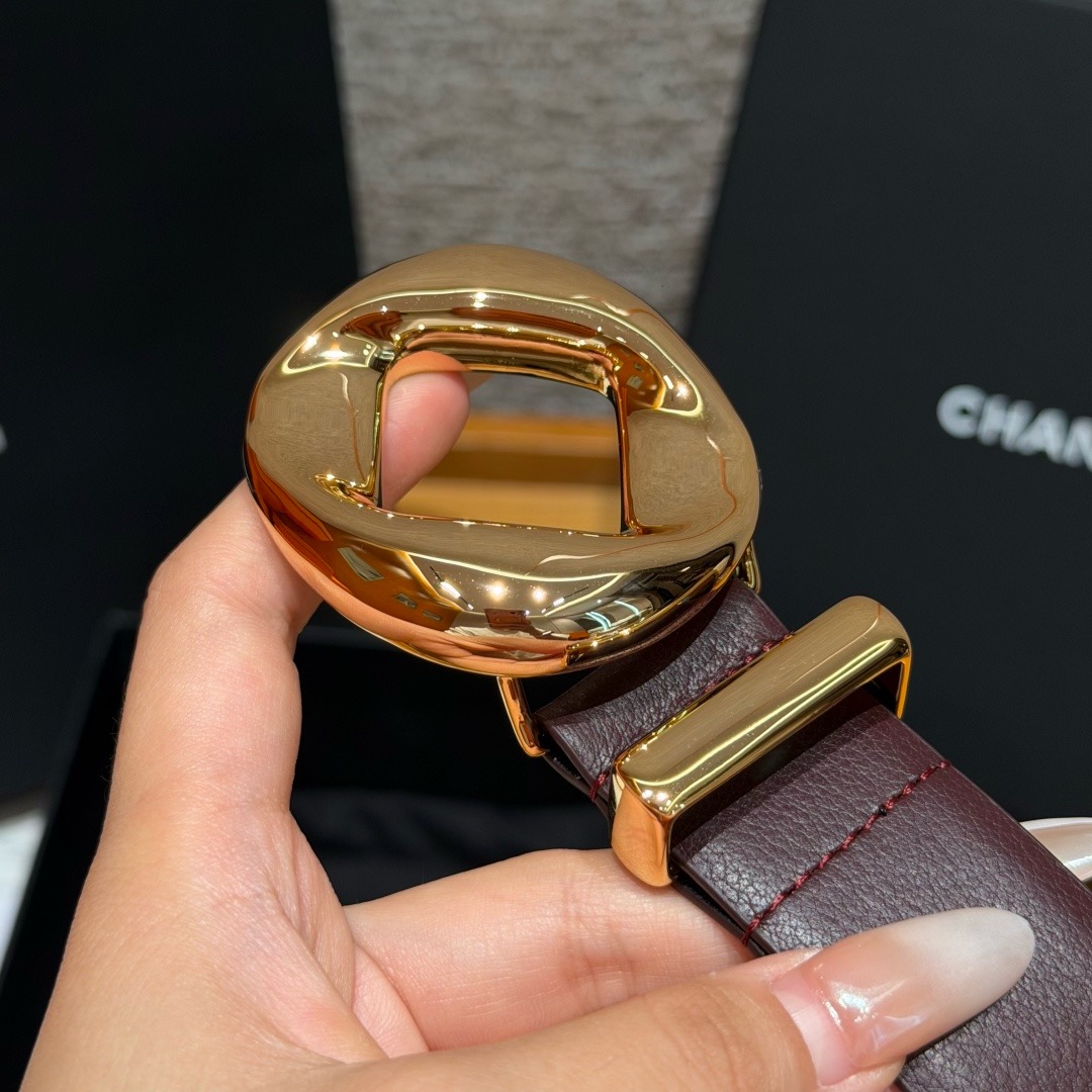 香家✨LEATHER BELT 30mm 皮质腰带小牛皮与金属，多配色可选，镂空圆环金属针扣搭配双C皮袢