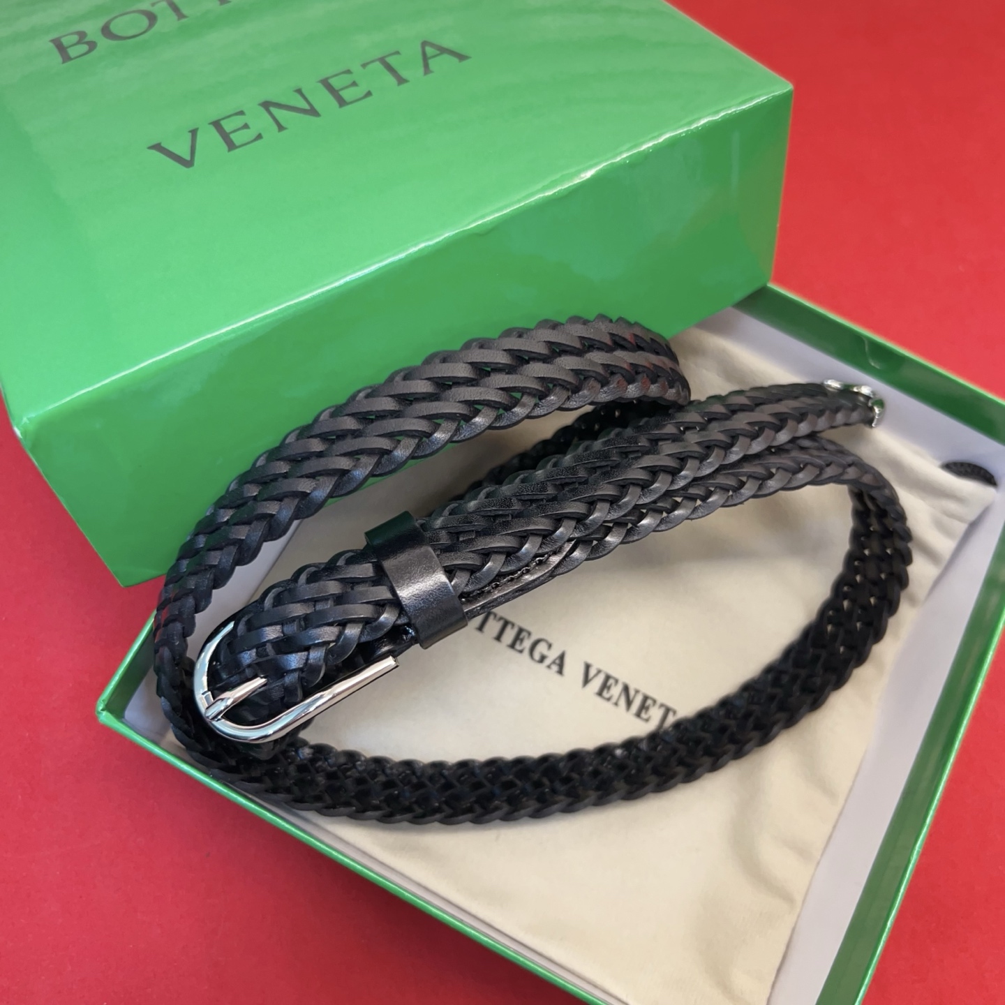 NO:882645,Original order. Knitted pin buckle with unique style design. Recommended by many celebrities. Retro style. First layer knitting width 2.5cm. One size fits all. Belt.19860909原单 编织针扣独特风格设计 、众多明星推荐 复古洋气 头层编织宽度2.5Cm均码,皮带,Belt