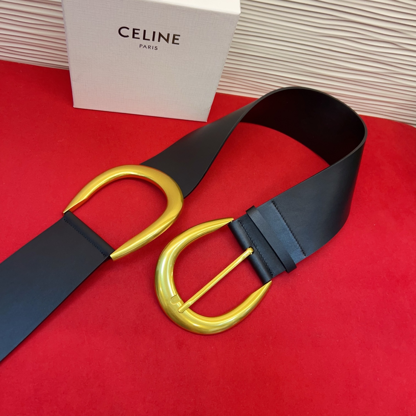思琳CHLOÉ 秋冬系列，以“重塑品牌波西米亚基因”为核心，融合怀旧浪漫与现代力量感。7.5 cm。码数