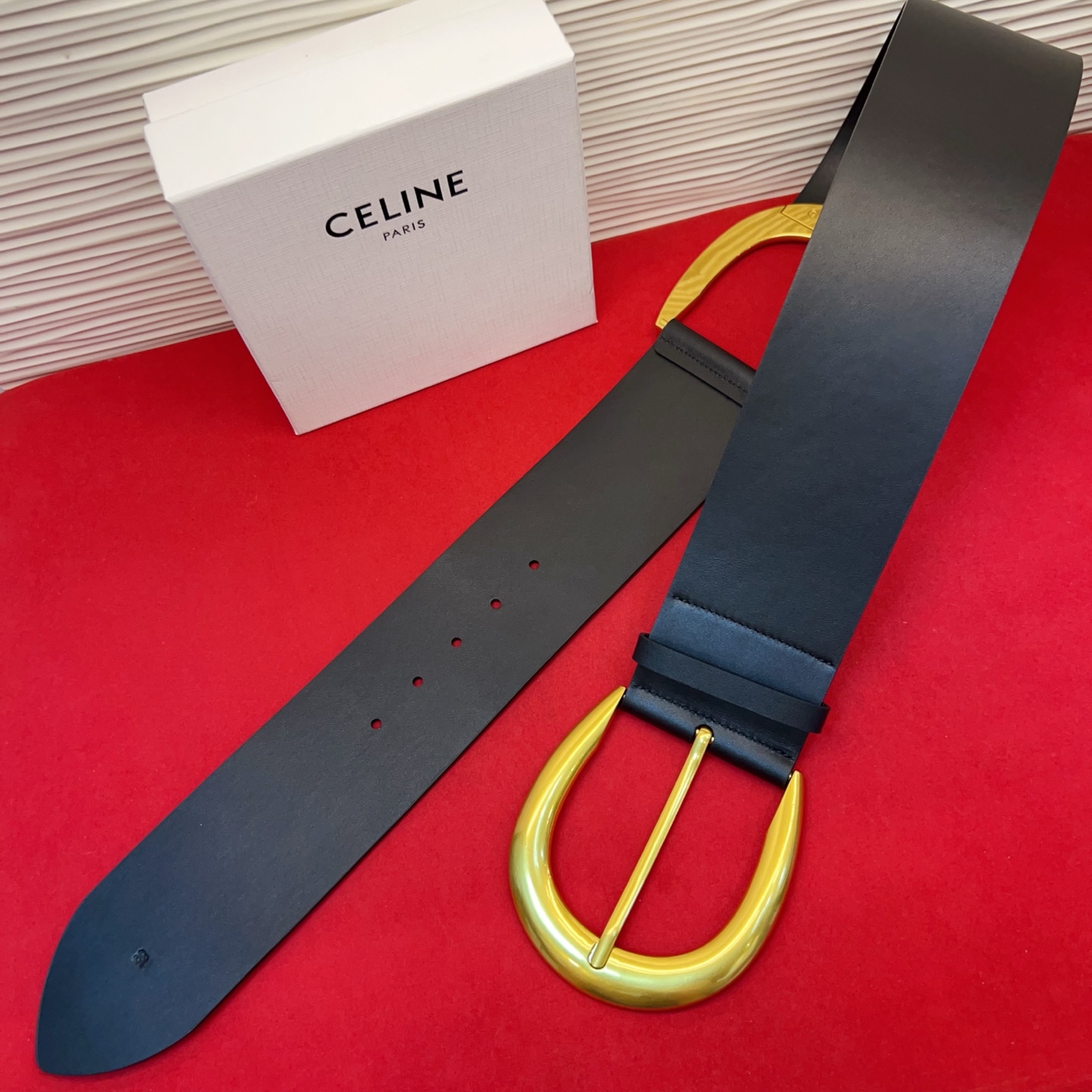 思琳CHLOÉ 秋冬系列，以“重塑品牌波西米亚基因”为核心，融合怀旧浪漫与现代力量感。7.5 cm。码数