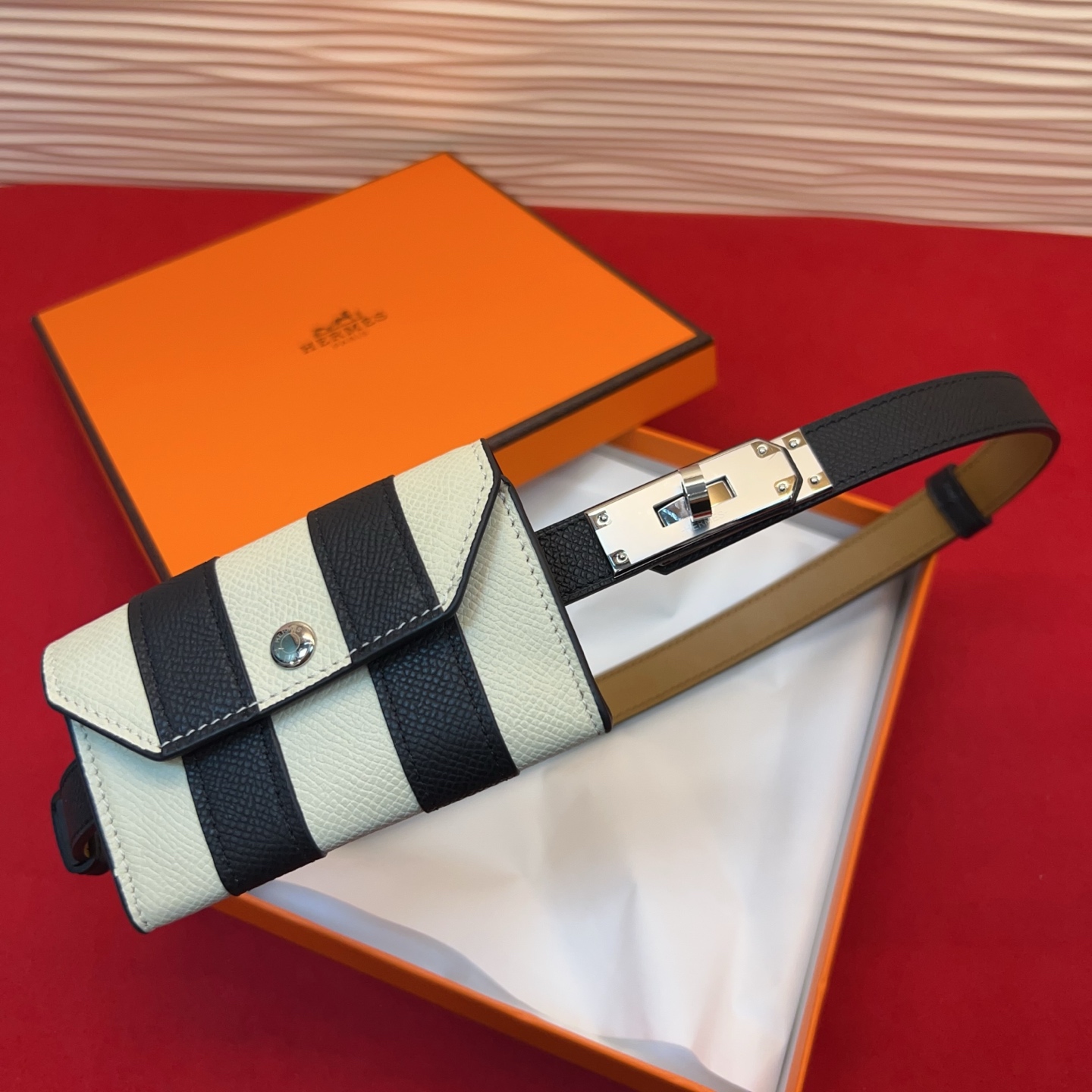 爱马仕hermes 女士腰带配小包EPsom小牛皮，韧性十足，皮质手感细腻，品牌代表作极强！均码