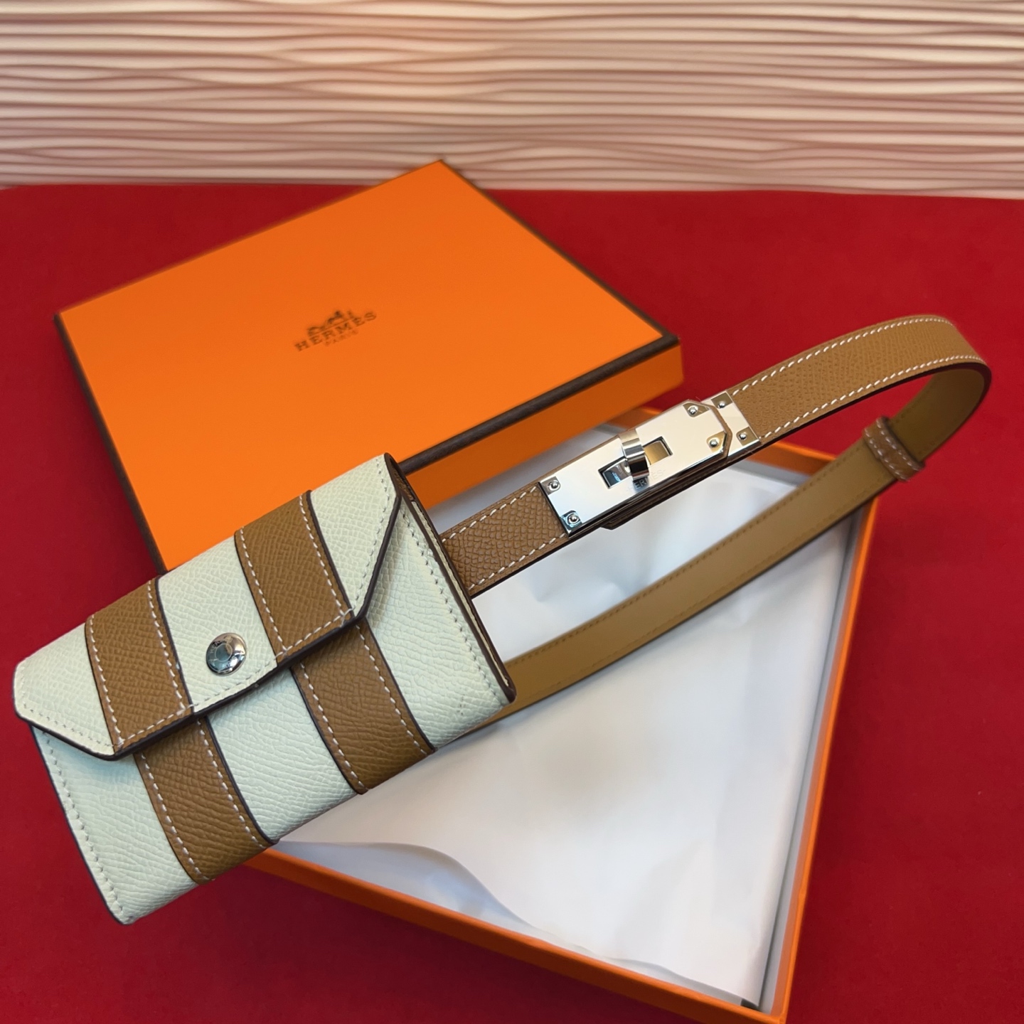 爱马仕hermes 女士腰带配小包EPsom小牛皮，韧性十足，皮质手感细腻，品牌代表作极强！均码