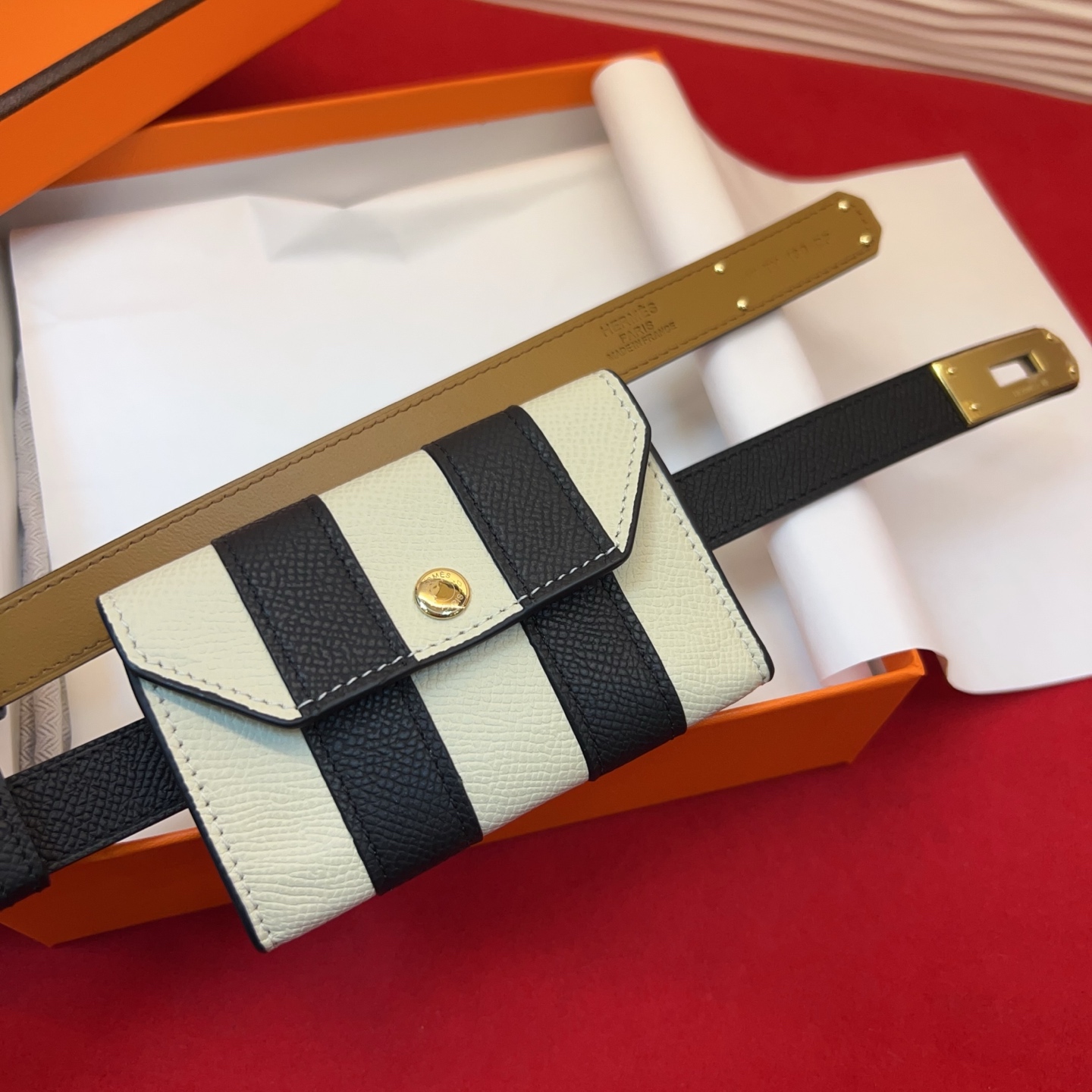 爱马仕hermes 女士腰带配小包EPsom小牛皮，韧性十足，皮质手感细腻，品牌代表作极强！均码