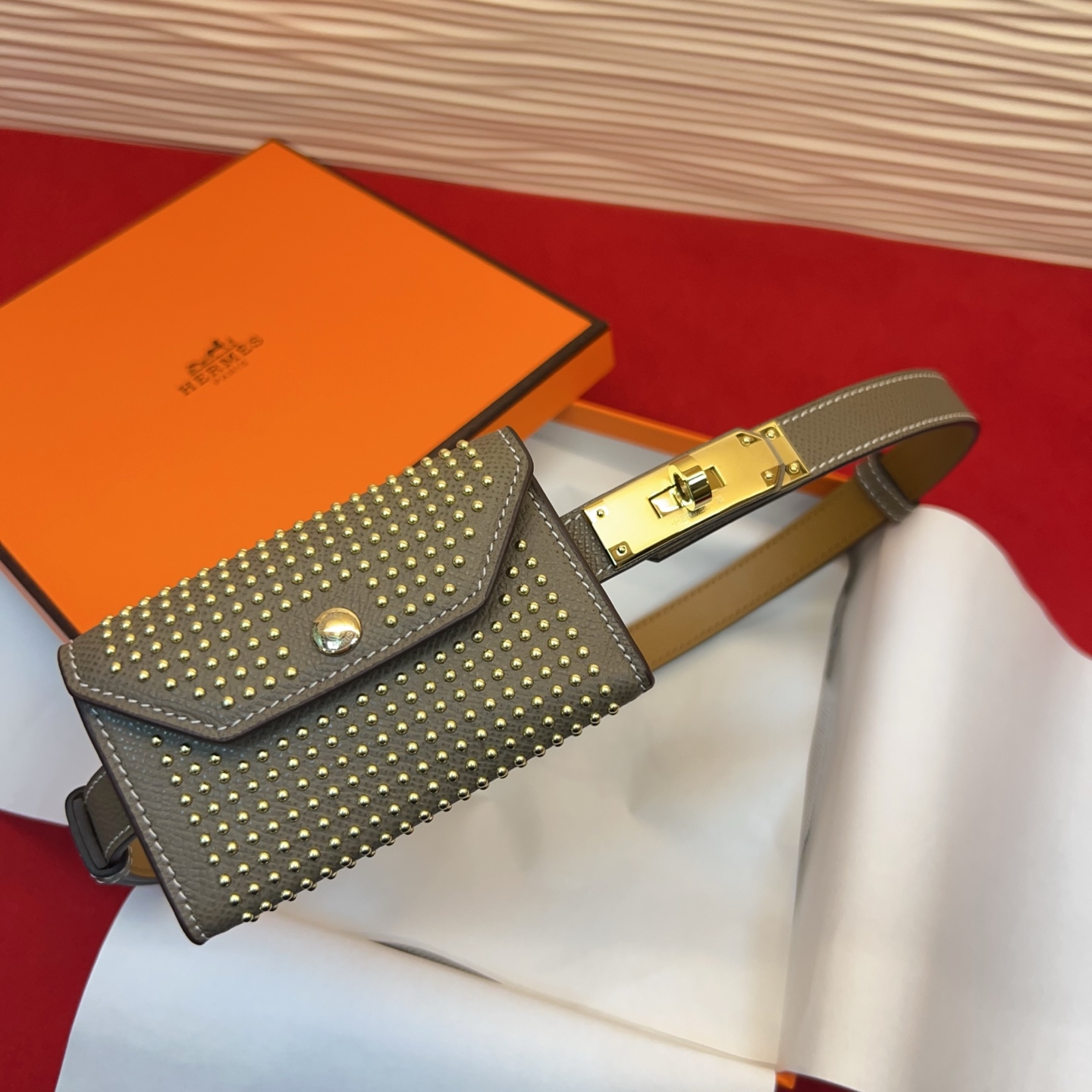爱马仕hermes 女士腰带配小包EPsom小牛皮，韧性十足，皮质手感细腻，品牌代表作极强！均码。