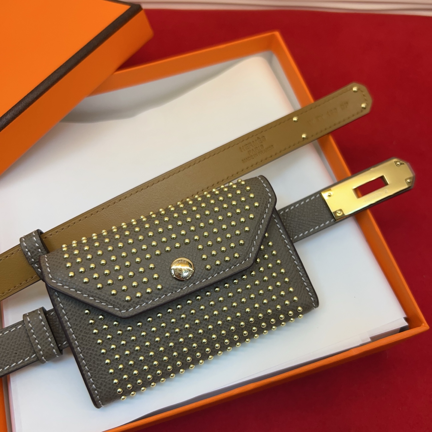 爱马仕hermes 女士腰带配小包EPsom小牛皮，韧性十足，皮质手感细腻，品牌代表作极强！均码。