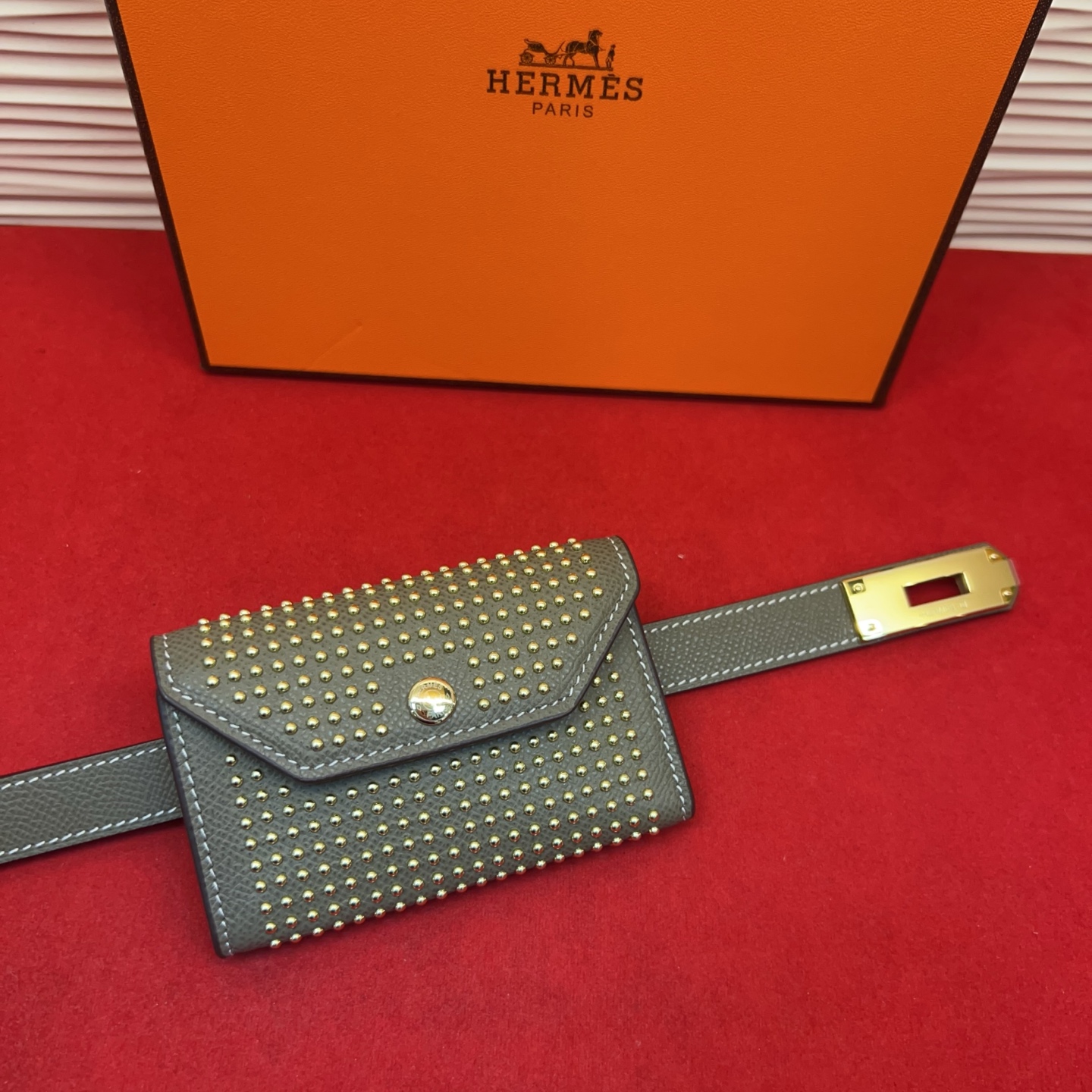 爱马仕hermes 女士腰带配小包EPsom小牛皮，韧性十足，皮质手感细腻，品牌代表作极强！均码。