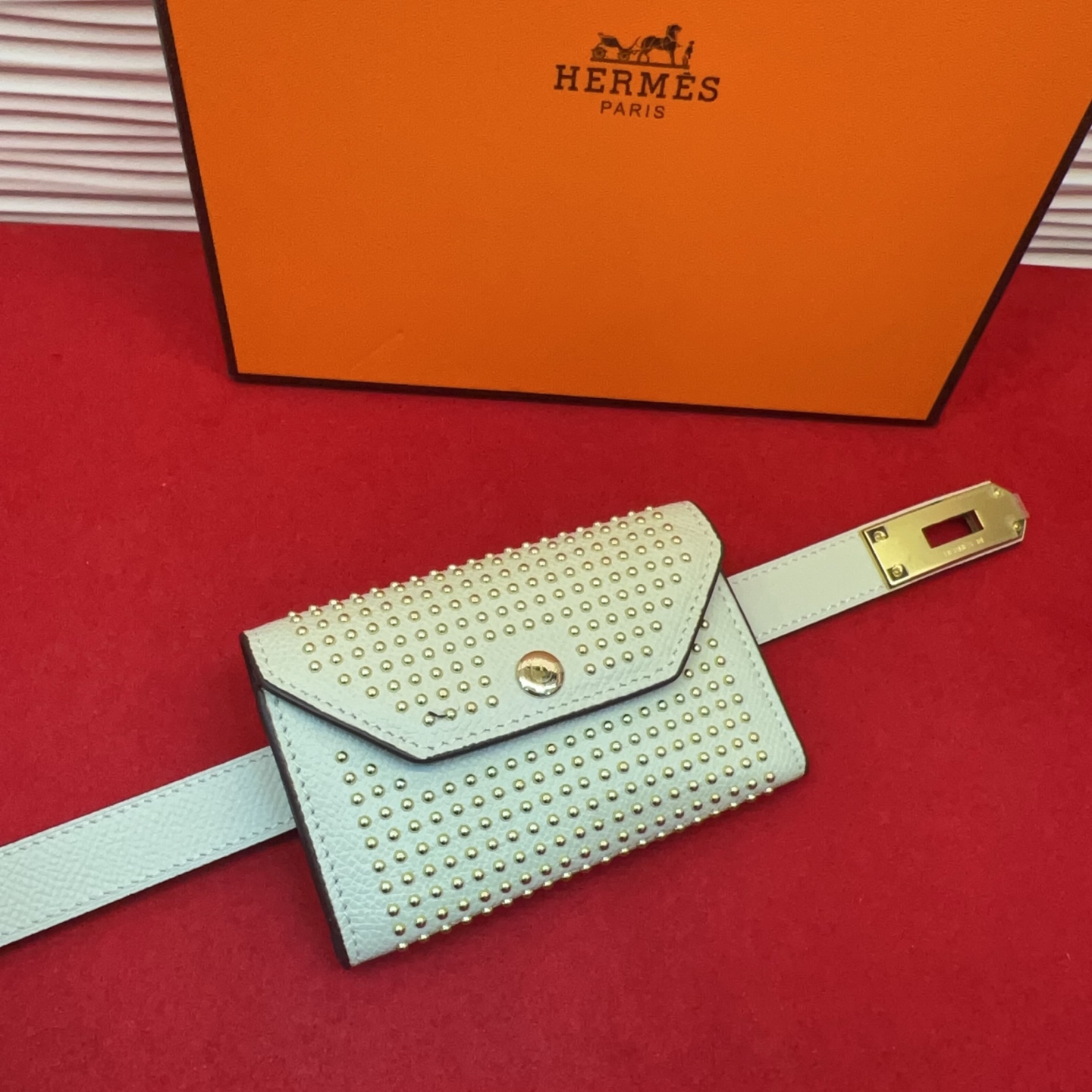 爱马仕hermes 女士腰带配小包EPsom小牛皮，韧性十足，皮质手感细腻，品牌代表作极强！均码。