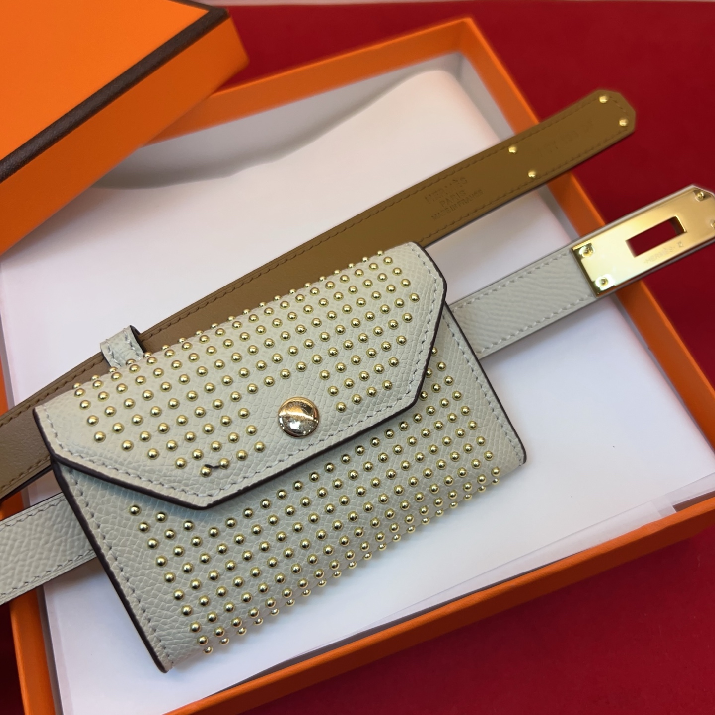 爱马仕hermes 女士腰带配小包EPsom小牛皮，韧性十足，皮质手感细腻，品牌代表作极强！均码。