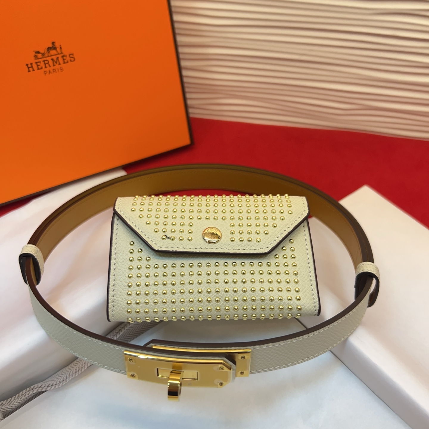 爱马仕hermes 女士腰带配小包EPsom小牛皮，韧性十足，皮质手感细腻，品牌代表作极强！均码。
