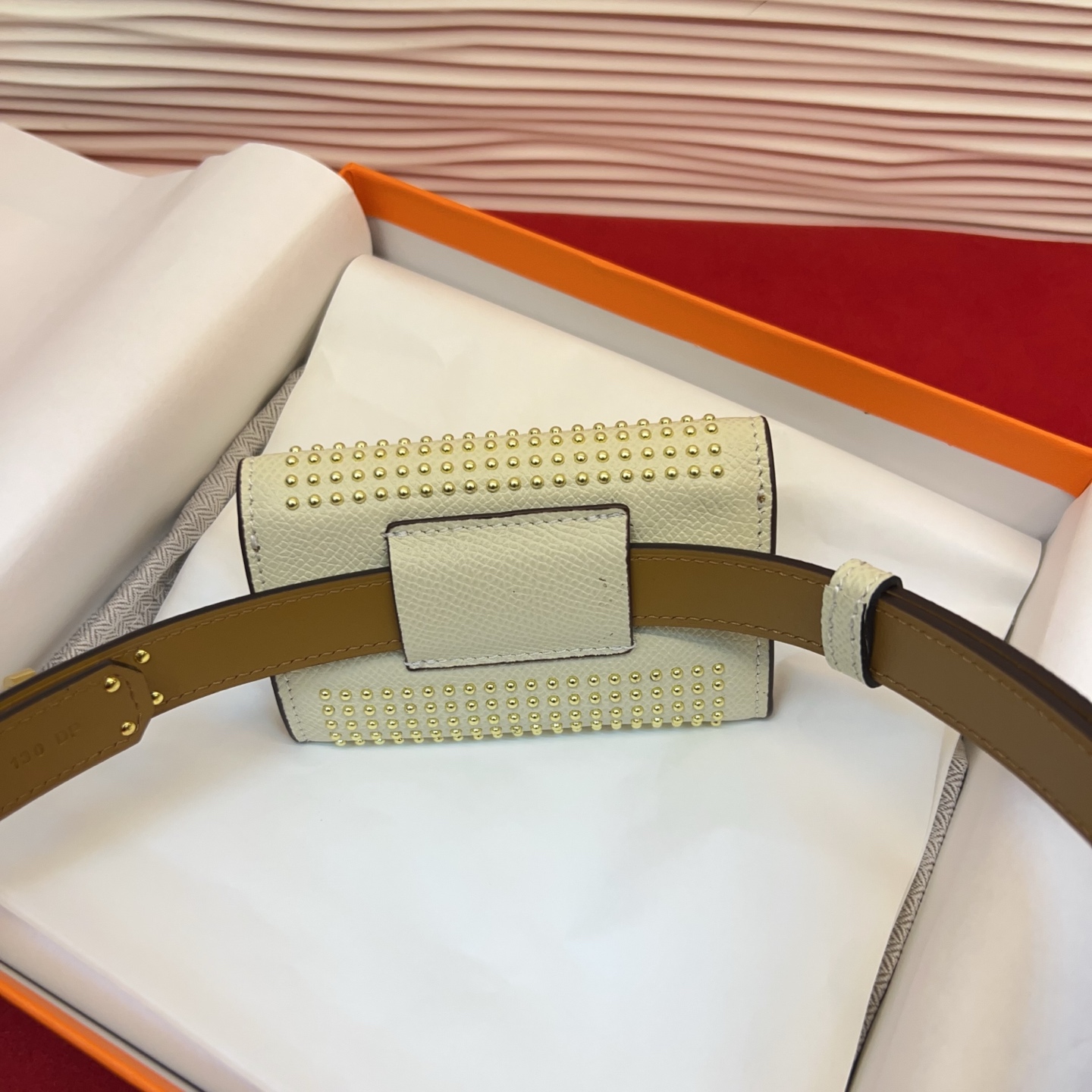 爱马仕hermes 女士腰带配小包EPsom小牛皮，韧性十足，皮质手感细腻，品牌代表作极强！均码。