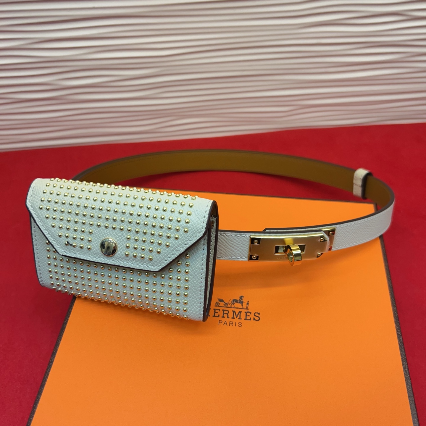 爱马仕hermes 女士腰带配小包EPsom小牛皮，韧性十足，皮质手感细腻，品牌代表作极强！均码。