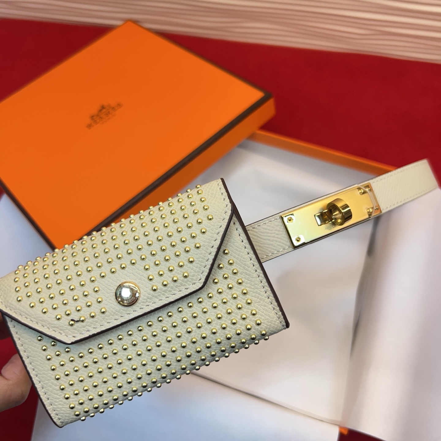 爱马仕hermes 女士腰带配小包EPsom小牛皮，韧性十足，皮质手感细腻，品牌代表作极强！均码。