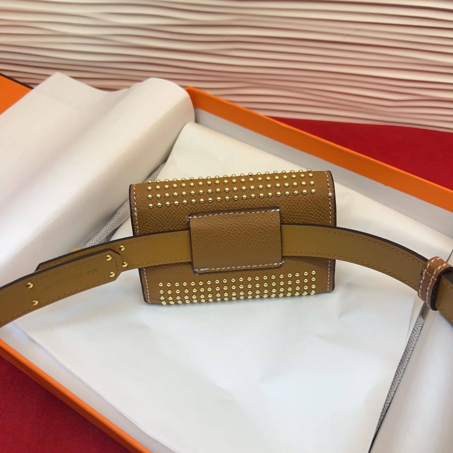 爱马仕hermes 女士腰带配小包EPsom小牛皮，韧性十足，皮质手感细腻，品牌代表作极强！均码。