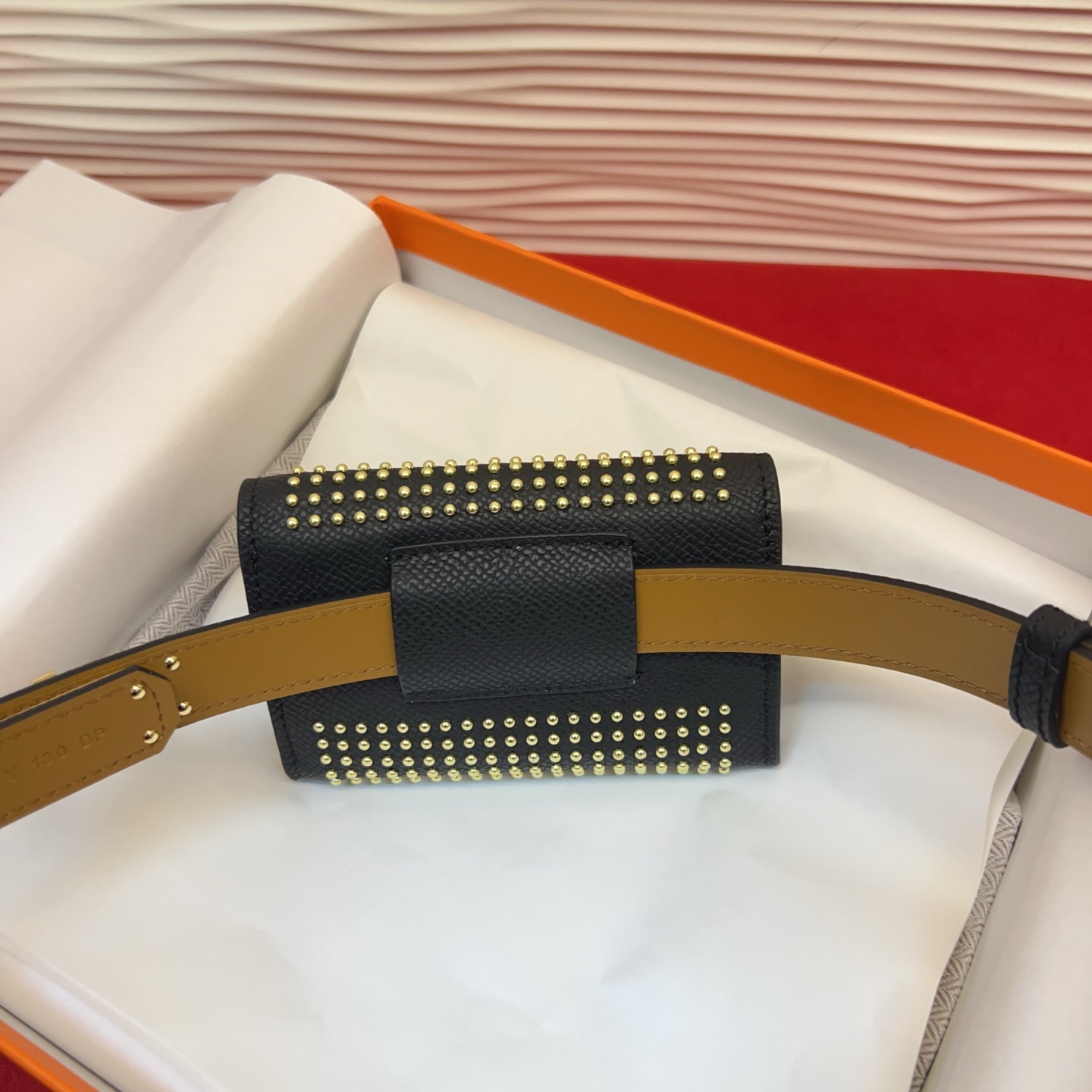 爱马仕hermes 女士腰带配小包EPsom小牛皮，韧性十足，皮质手感细腻，品牌代表作极强！均码。