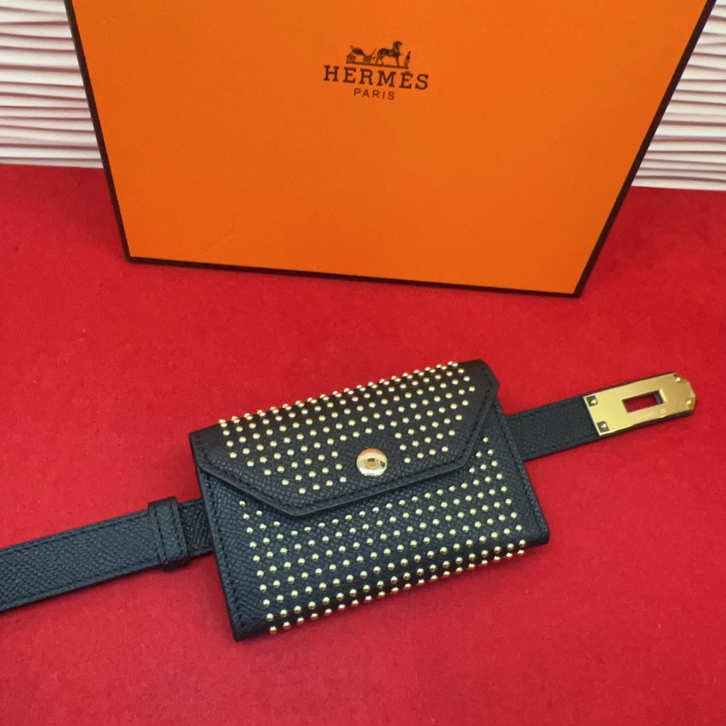 爱马仕hermes 女士腰带配小包EPsom小牛皮，韧性十足，皮质手感细腻，品牌代表作极强！均码。