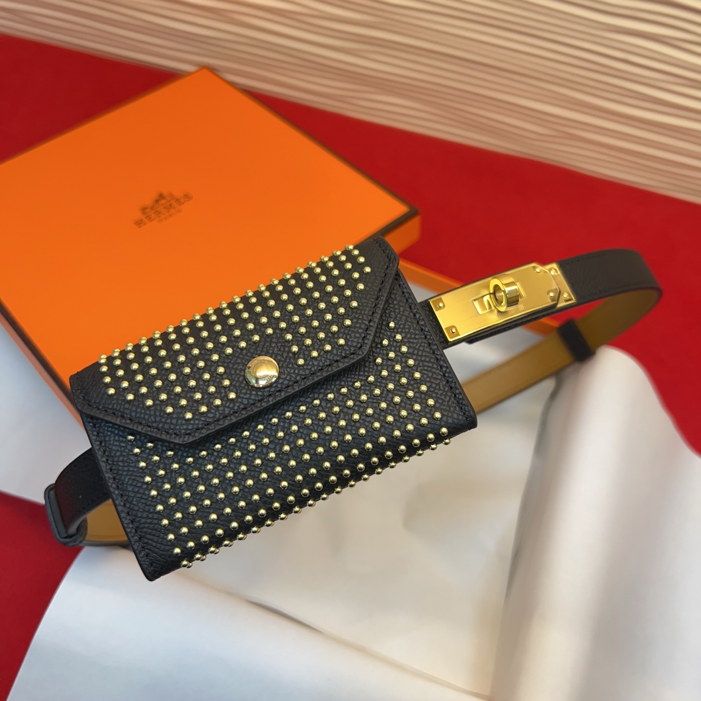 爱马仕hermes 女士腰带配小包EPsom小牛皮，韧性十足，皮质手感细腻，品牌代表作极强！均码。