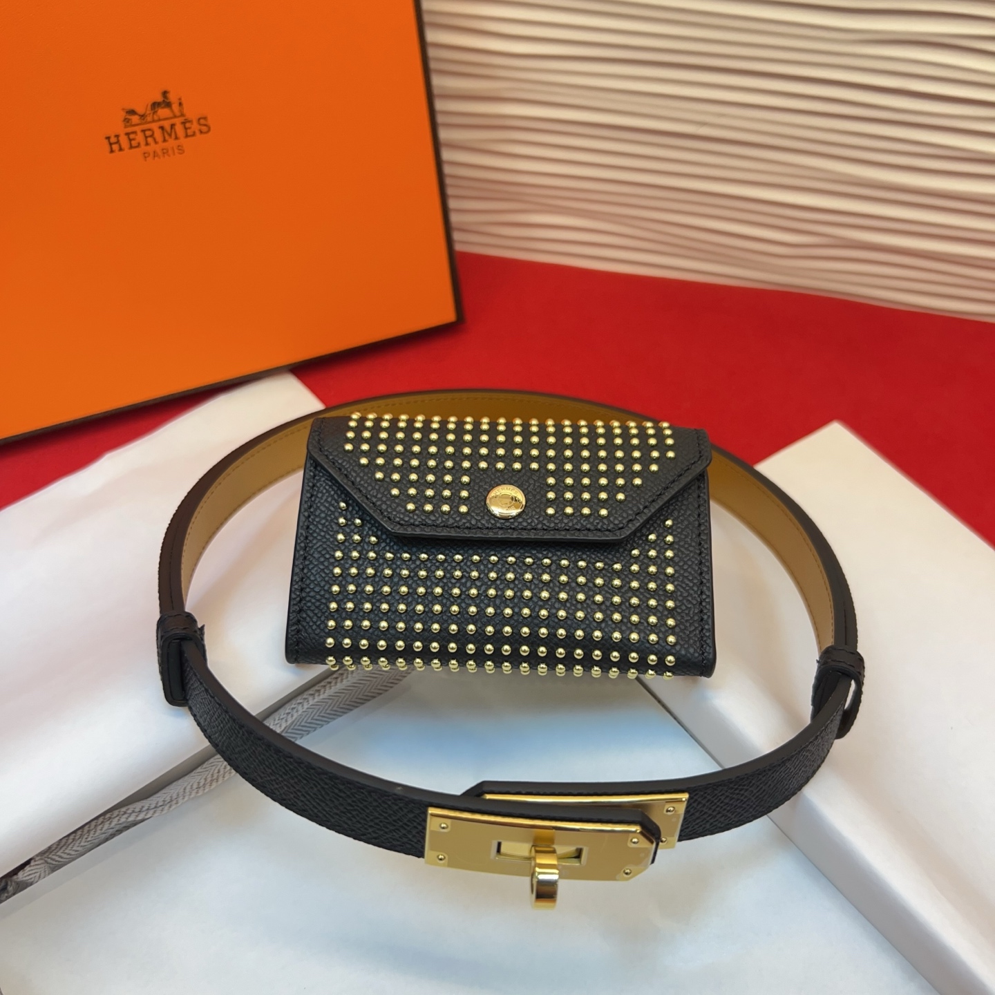 爱马仕hermes 女士腰带配小包EPsom小牛皮，韧性十足，皮质手感细腻，品牌代表作极强！均码。
